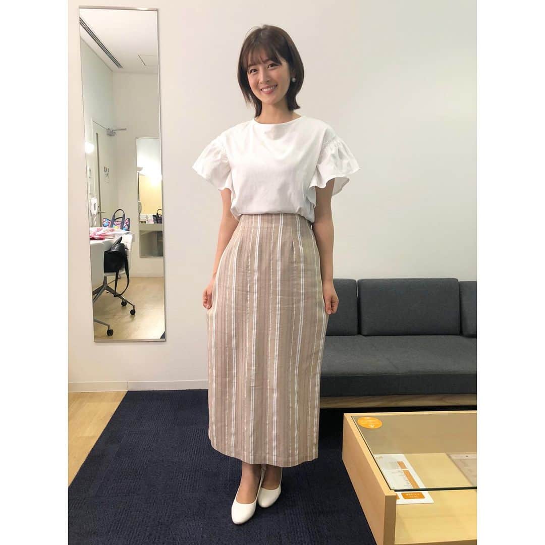 中村秀香のインスタグラム：「今朝は #すまたん ♪ ありがとうございました。  そういえば… エンタメ班のインスタグラム 毎日投稿されてますので、ぜひ✨ → @sumatanentame  今日は、もしも宝くじで１億円が当たったら… ということで その喜びを１分間からだで表現しました😂笑」