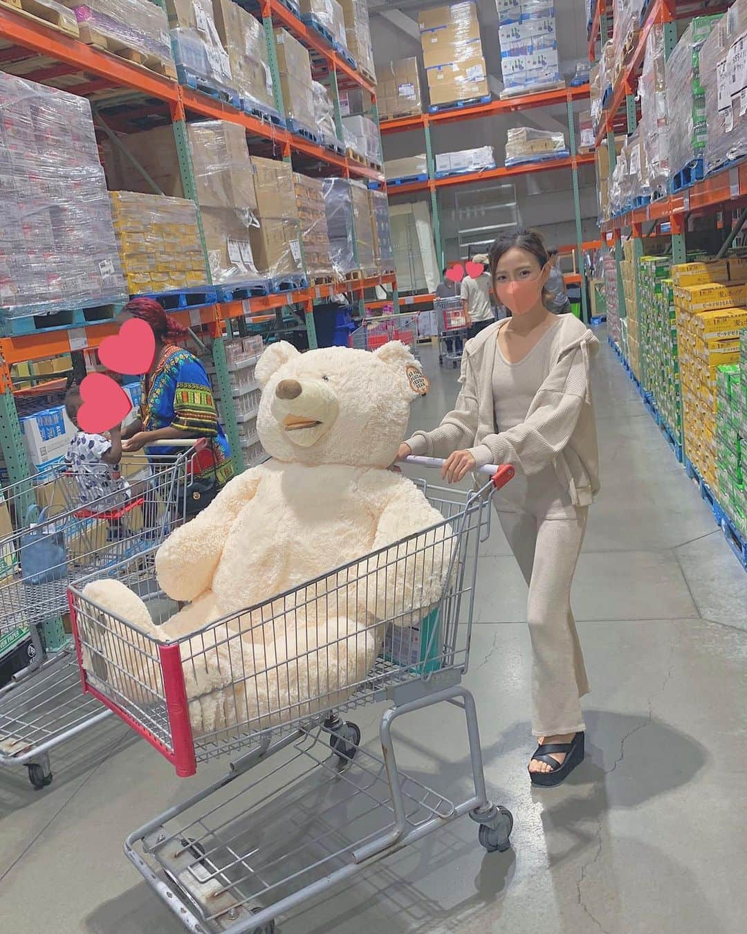 彩田真鈴さんのインスタグラム写真 - (彩田真鈴Instagram)「・  Costco🐻🤍  ・  家族が増えました♡(?)  ・  シートベルトしておうちに連れて帰ったよ🌞  ・  #コストコ #costco #costcojapan #コストコくま #costcobear #🐻」9月2日 13時44分 - marin05231