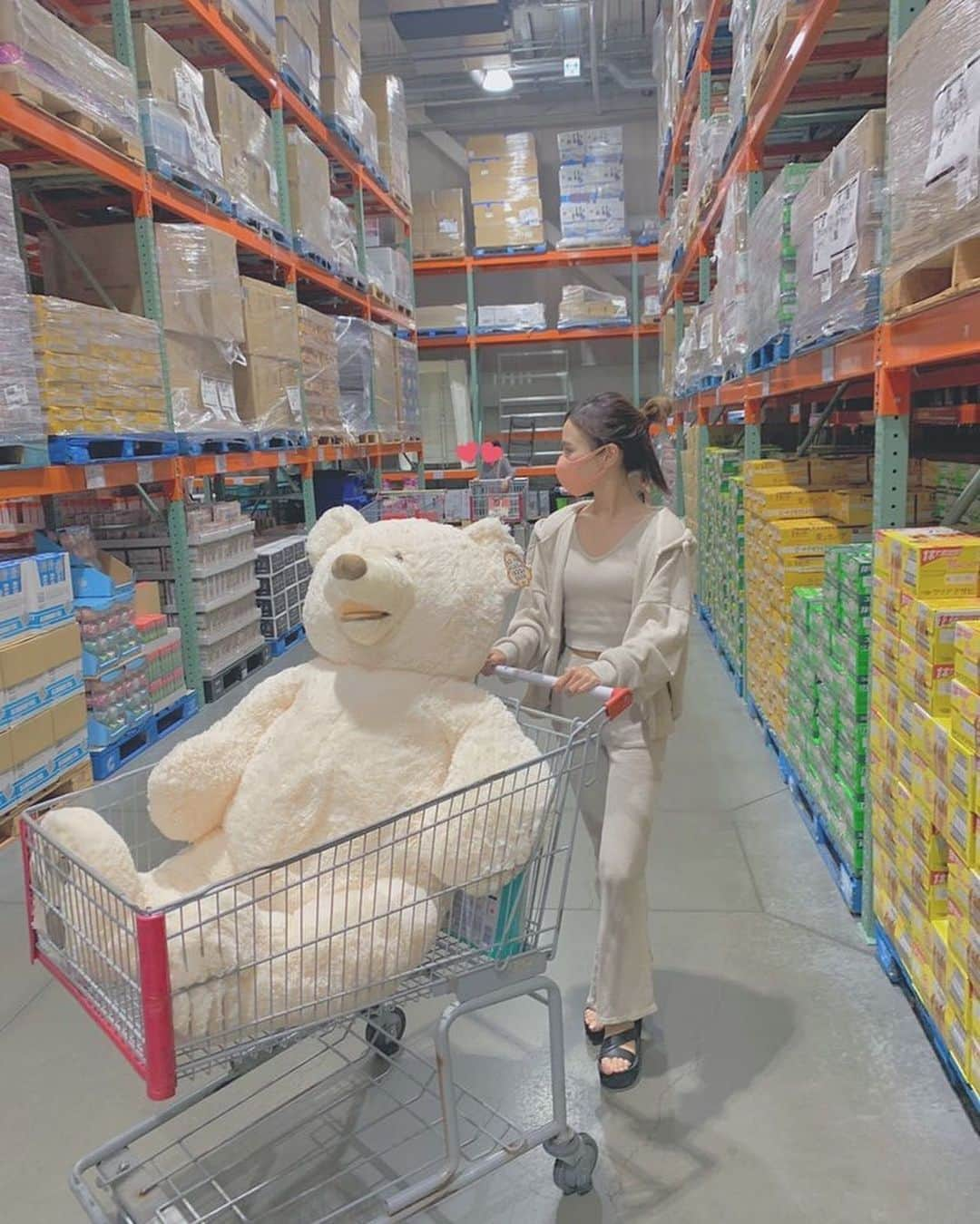 彩田真鈴さんのインスタグラム写真 - (彩田真鈴Instagram)「・  Costco🐻🤍  ・  家族が増えました♡(?)  ・  シートベルトしておうちに連れて帰ったよ🌞  ・  #コストコ #costco #costcojapan #コストコくま #costcobear #🐻」9月2日 13時44分 - marin05231