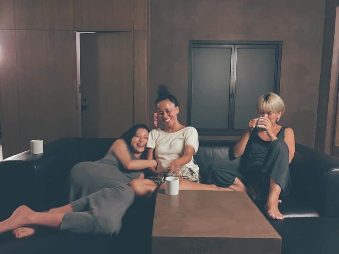 藤田敦子のインスタグラム：「ㅤ グータラヌーボー👩🏻🧘🏽‍♀️👱🏽」