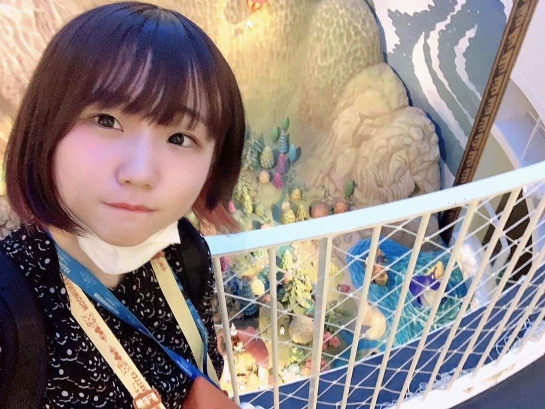 植田ひかるのインスタグラム：「ムーミンバレーに行ってきました。  今回は、お写真風景多めです。  ヘムレンさんの遊園地は、12歳までしか遊べないのですが、階段上がって風景撮るだけなら大丈夫だよ。 と上げてもらいました(๑•﹏•)  とても楽しい旅でした。」