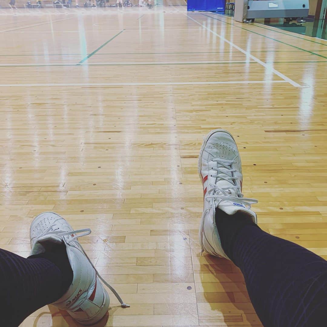 寿里のインスタグラム：「気がつけば1年？近くぶりのバスケ。 無事、腰から下の筋肉は全滅です。 #久々だからシュート入らない #身体に染み付いてるから #外れたと感じたら即リバウンドへダッシュ #やめれるならやめたい #非常に疲れる #コスパ悪い #無駄走り」
