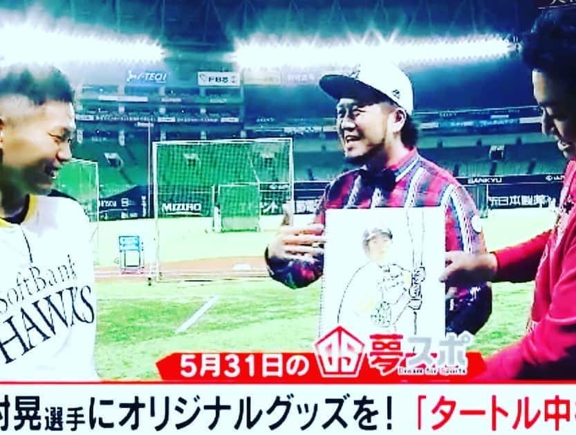 川原豪介さんのインスタグラム写真 - (川原豪介Instagram)「FBS夢スポのロケで柳田選手と中村晃選手にリモートインタビューしました！柳田選手は今週オンエアで中村晃選手は今月末にオンエアです。 中村晃選手のキャラクターグッズの【タートル中村】計画も本人、メーカーさん交えて進行中です！ 僕のデザインした絵が幼稚園児並みなのに笑って許してくれた中村晃選手は優しかったです！完成をお楽しみに‼️ぬんっ！ #ホークスファンと繋がりたい #柳田悠岐 選手　#中村晃選手 #fbs #夢スポ #タートル中村計画 #ブルーリバー」9月2日 14時13分 - blueriver_kawa