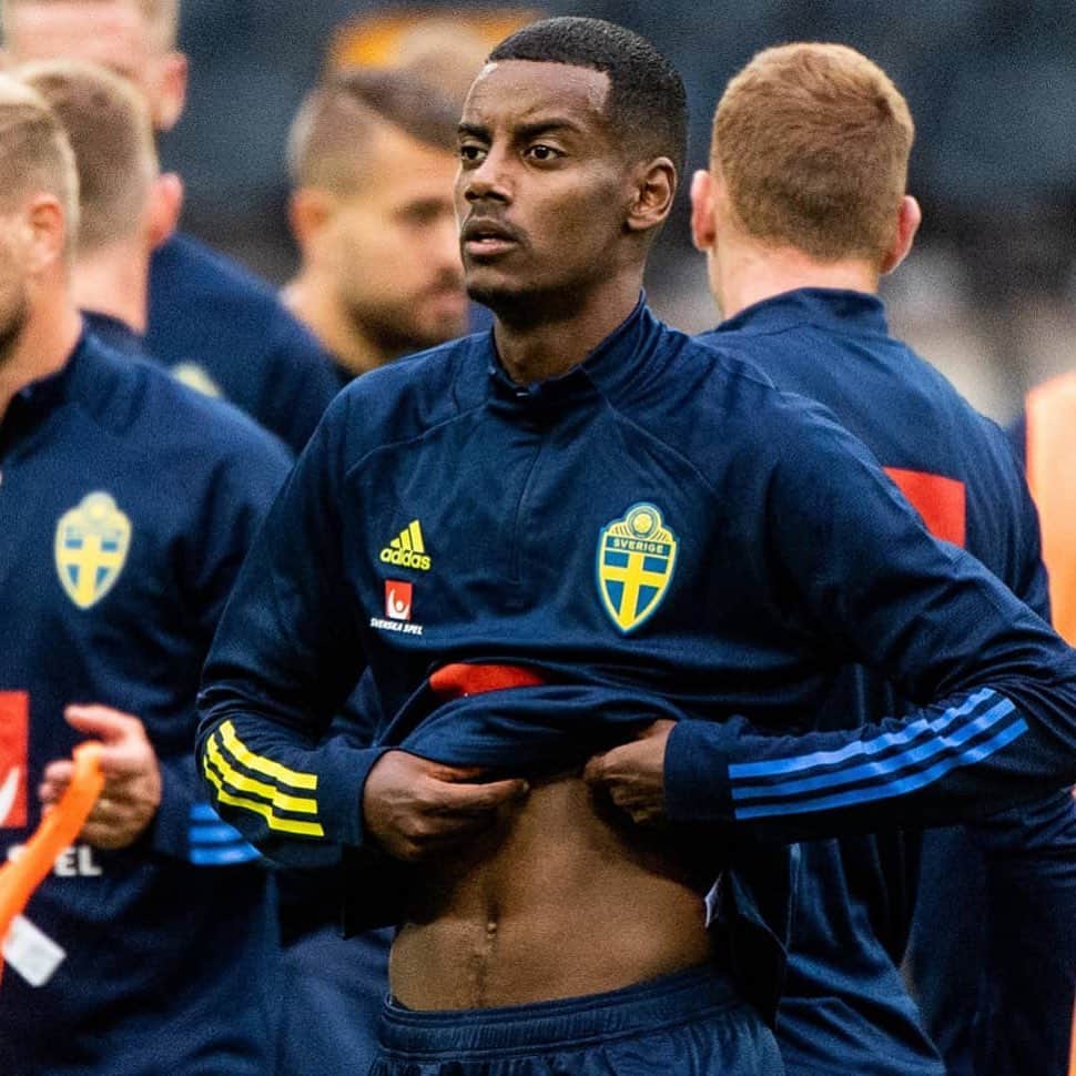 のインスタグラム：「Eyez on the prize! @swemnt 💙💛」