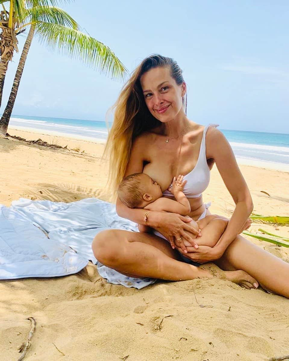 ペトラ・ネムコバさんのインスタグラム写真 - (ペトラ・ネムコバInstagram)「🤱 I never though that I will be nursing for this long! ☺️   At the second month of breastfeeding I had very hard time nursing our angel Bodhi and I said to myself that I have to stick to it and get through the first 3 months as it is the best for Bodhi’s well-being. Now Bodhi is 9,5 months and I’m still breastfeeding! 🥰   With Covid-19 arriving to our life’s I wanted to make sure that Bodhi has the strongest protection possible and nursing strengthens the baby’s immune system.  I’m so grateful to my body for producing enough milk to keep the Milk Bar open for Bodhi and for the incredible bond it has created for us.   It was amaizng to learn that babies pass on a cue through their saliva that sends a signal to their mother’s body what the baby needs and that way the mother develops the perfect cocktail for different stages of their development and if  they don’t feel well their saliva will give signal to produce milk with illness-specific antibodies.   How incredibly divinely is this? ✨✨✨  Shout out to all the incredible mamas / superheroes out there. I admire you so much. 💜💜💜  #WellnessWednesday #Babys #Divine #MotherNature #Motherhood #Brestfeeding #DivineFeminine」9月2日 23時37分 - pnemcova