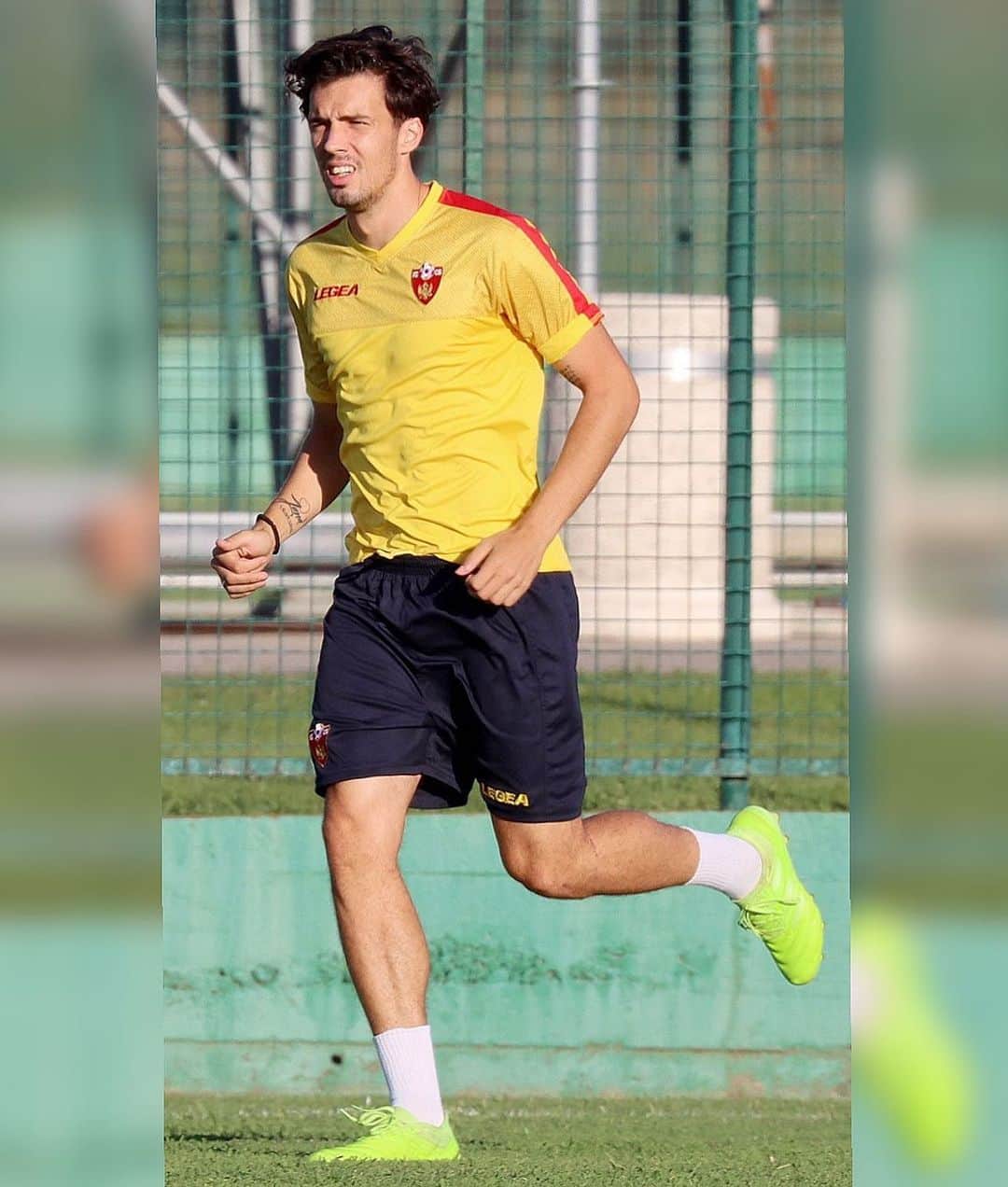 マルコ・バキッチのインスタグラム：「National team of Montenegro 🇲🇪 ❤️」