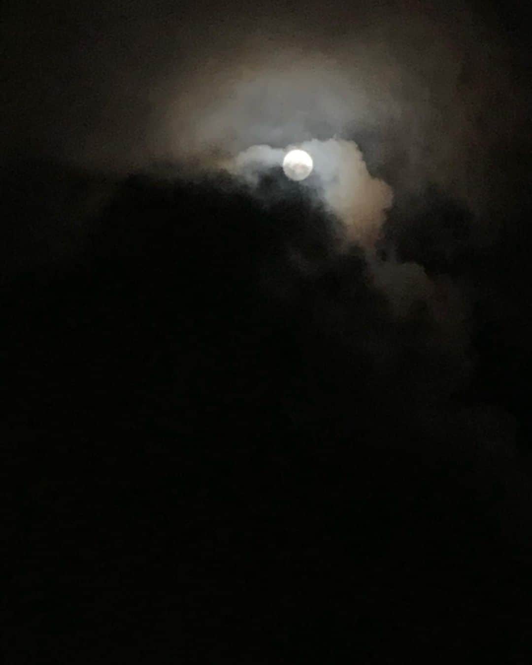 榊いずみさんのインスタグラム写真 - (榊いずみInstagram)「満月。美しかった✨  #魚座  #fullmoon」9月2日 23時55分 - izumizmroom