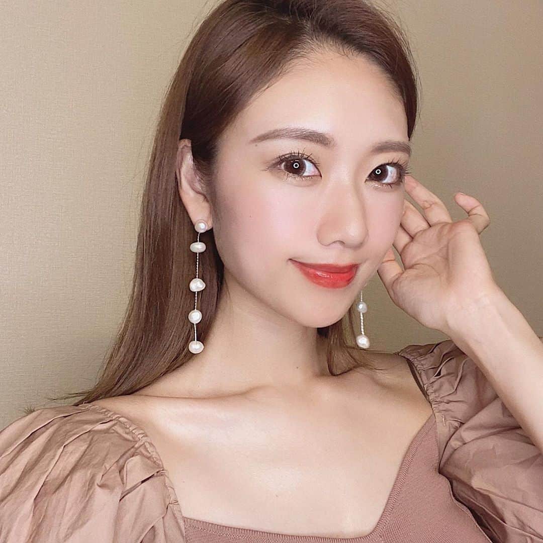 のインスタグラム：「. ずっと気になってた 人参注射しに @wclinic_haabdream さんへ🧡 . . 直前まで注射ビビってたんやけど 一瞬で終わってびっくりした🤣 しかも大阪ではwクリニックでしか できないの🥺 高麗人参を主成分とした脂肪燃焼注射だから顔以外に体にも施術できるんやけど 体重減っても顔痩せにくい体質やから 今回はフェイスラインにしてもらいました🤣 今でもフェイスライン上がった気がするけど3日後くらいから もっと効果でてくるらしいから 楽しみ🥰 . . . #大阪クリニック#小顔 #人参注射#クリニック #自分磨き#サロン #wclinic #梅田」
