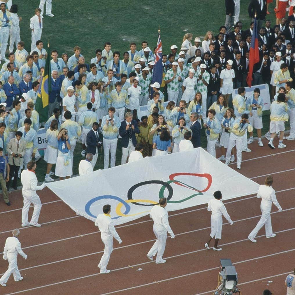 オリンピックさんのインスタグラム写真 - (オリンピックInstagram)「As we get ready to launch the LA 2028 Olympics, we take a look back at the unforgettable Opening Ceremony of the Games the city last hosted in 1984.⁠ ⁠ A Ceremony full of unity, co-creation, star Olympians, and even a rocket man! 🇺🇸🚀🔥 #StrongerTogether #LA2028」9月3日 0時05分 - olympics
