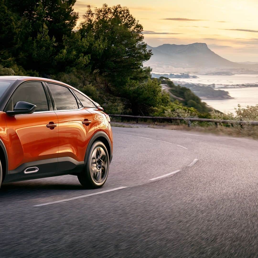 Citroënのインスタグラム：「Open the way! New Citroën C4, a design that will leave no one indifferent ☀️ Also available in 100% ëlectric. #New #Citroen #Car #Orange #Comfort #Elegance #Design #Fashion #Light #Style #Instacar #Carsofinstagram #Auto」