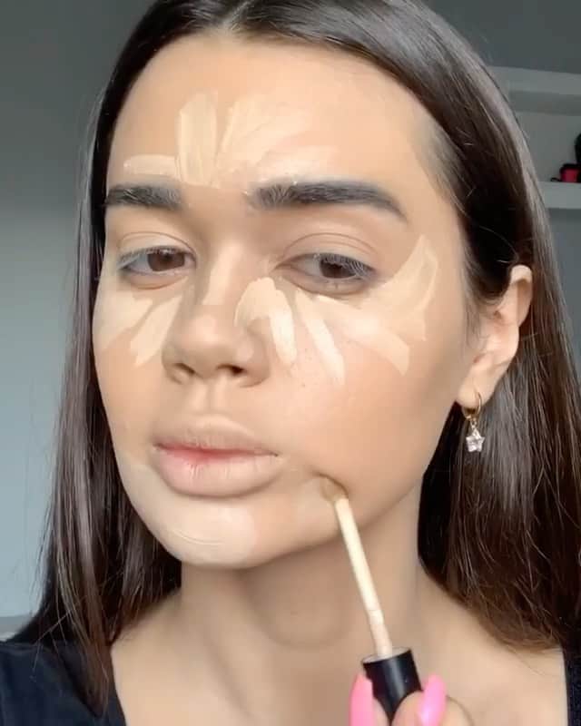 のインスタグラム：「Stunning GLAM by gorgeous @francinyehlke!! 😍 What’s your FAV #hudabeauty eyeshadow palette? 🌟 repost @francinyehlke ⠀⠀⠀⠀⠀⠀⠀⠀⠀ Makeup details: #hudabeautyfauxfilter foundation #hudabeautyeasybake setting powder @hudabeautyshop #hudabeautymercuryretrograde palette #hudabeautymeltedshadows Minted  #hudabeautyliquidmatte & lip contour @hudabeautyshop lip strobe」