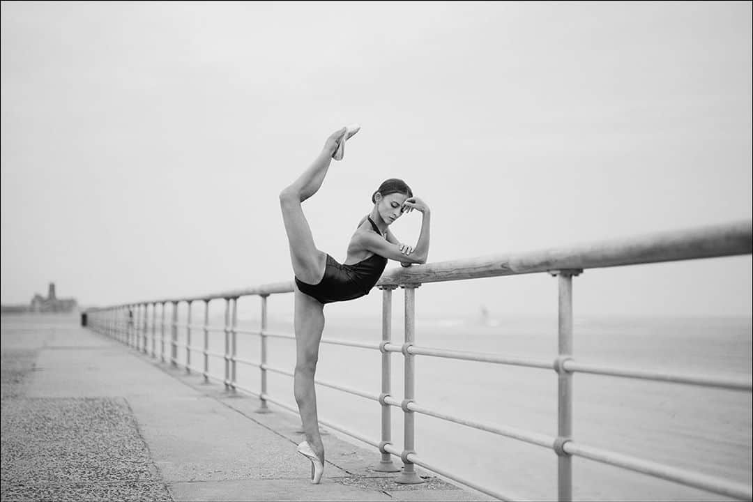 ballerina projectさんのインスタグラム写真 - (ballerina projectInstagram)「𝗢𝗸𝘀𝗮𝗻𝗮 𝗠𝗮𝘀𝗹𝗼𝘃𝗮 in Queens. #ballerina - @maslovaoxy #jacobriisbeach #queens #newyorkcity #ballerinaproject #ballerinaproject_ #ballet #dance #pointe #oksanamaslova   𝗕𝗮𝗹𝗹𝗲𝗿𝗶𝗻𝗮 𝗣𝗿𝗼𝗷𝗲𝗰𝘁 𝗯𝗼𝗼𝗸 is now in stock. Go to @ballerinaprojectbook for link.」9月3日 0時37分 - ballerinaproject_