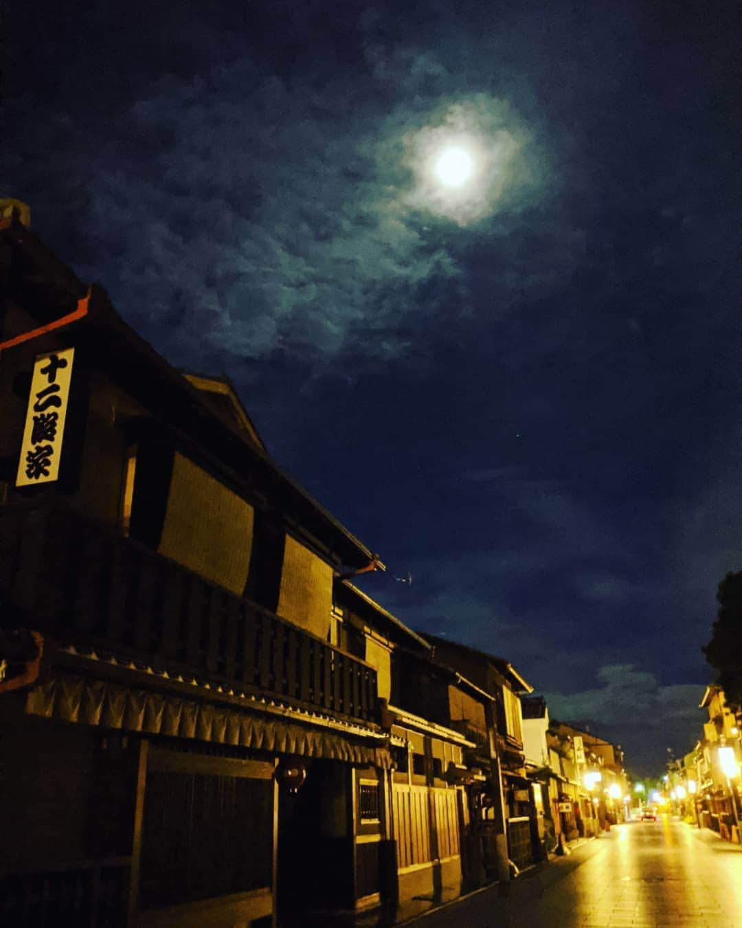 村治佳織さんのインスタグラム写真 - (村治佳織Instagram)「素晴らしい満月の夜。　 ・　 願い事、　 叶える！」9月3日 0時54分 - kaorimurajiofficial