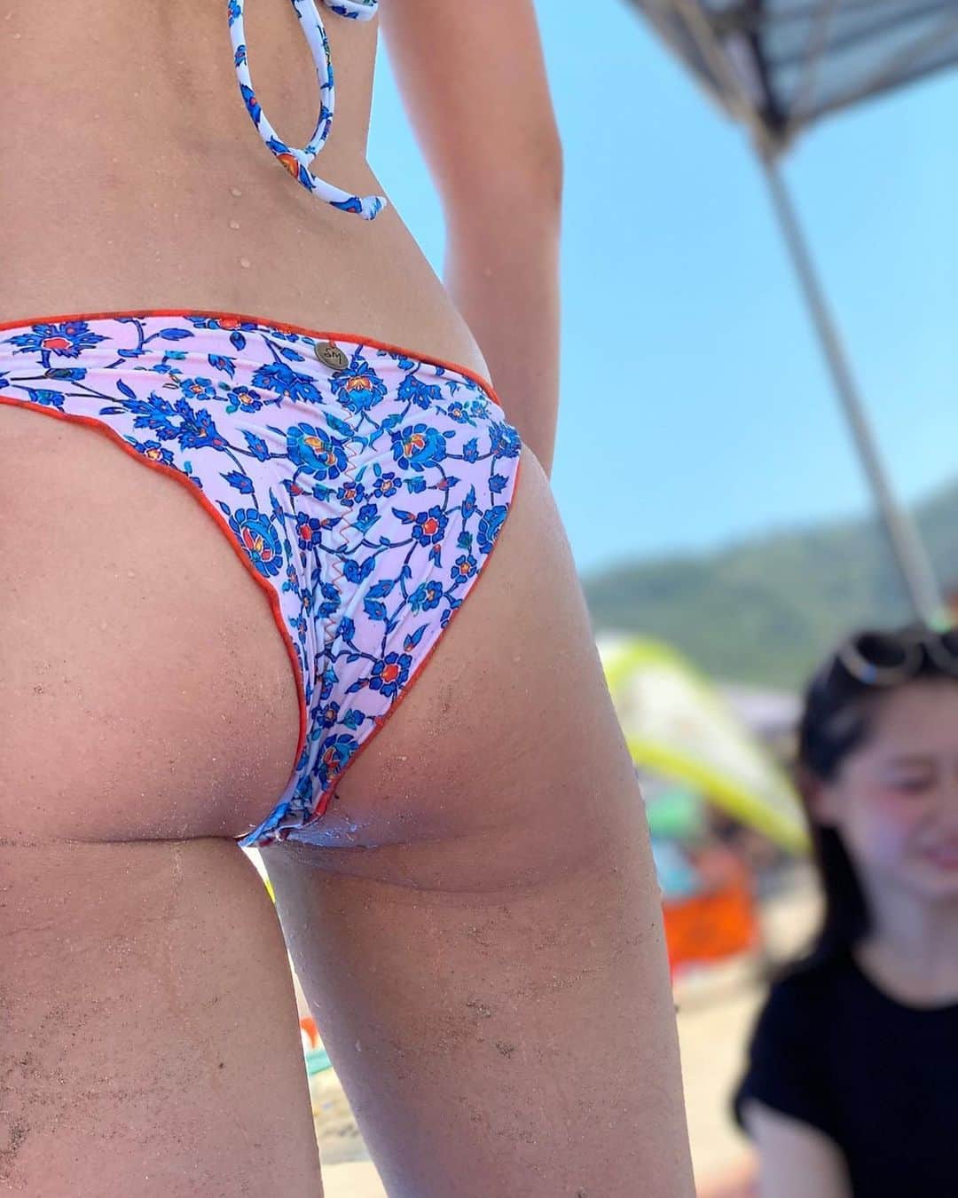 琥珀うたさんのインスタグラム写真 - (琥珀うたInstagram)「. . 白浜行ってきたよー！ とんでもなく酔っ払って とんでもなく楽しすぎて なかなか頭の中が白浜から帰って来れなかったw 泳げないのでスプラトゥーンの浮き輪でプカプカしてました。 メンツ最高だったー！ 本当誘ってくれてありがとう☺️ 日焼けがとんでもない😱w . . #sea #seaside  #bikini #bikinigirl  #summer #drink #bestfriends  #japanese  #japanesegirl  #海 #白浜 #水着 #ビキニ #最高 #日焼け」9月3日 0時57分 - uta0214khk