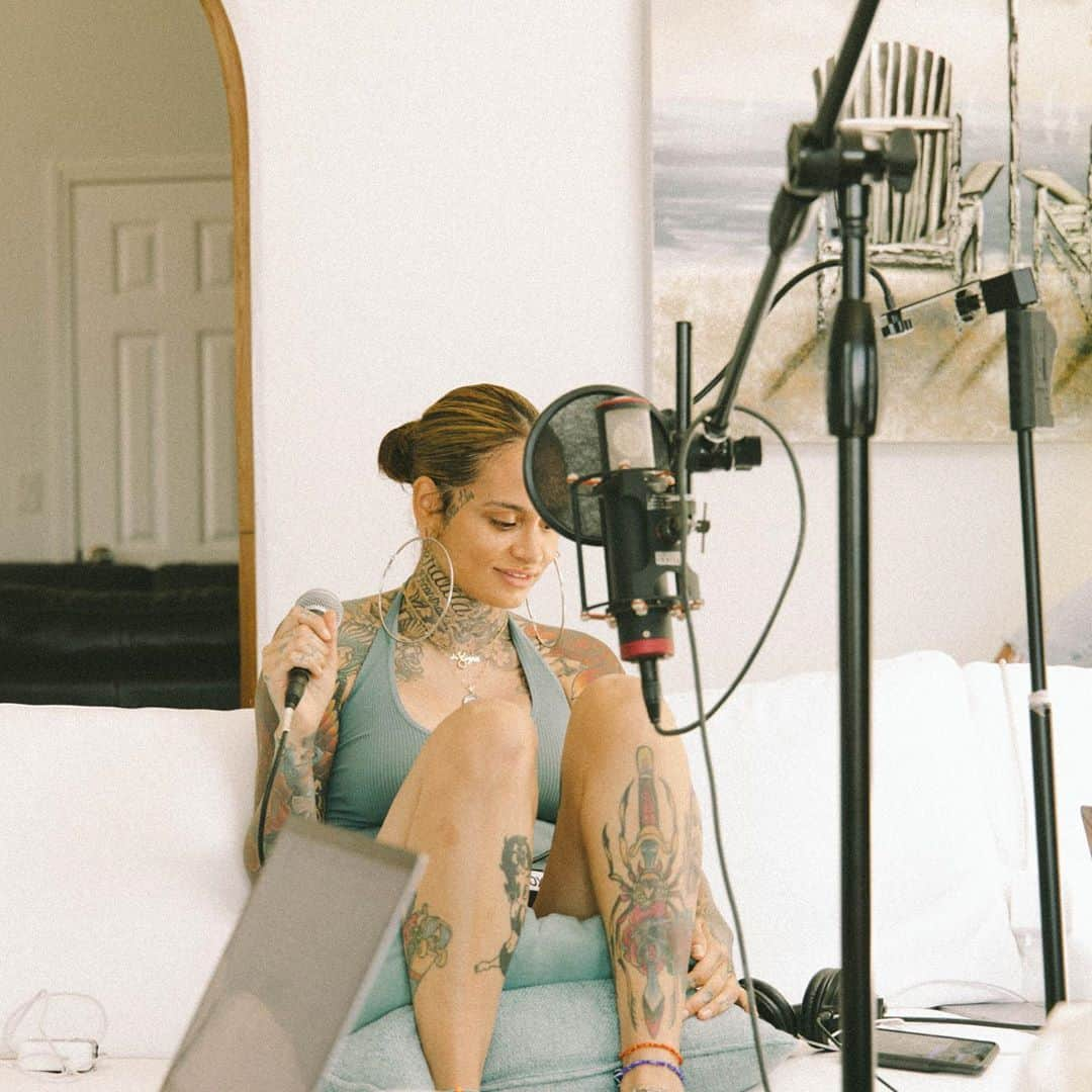 ケラーニさんのインスタグラム写真 - (ケラーニInstagram)「workwityourfriends」9月2日 16時08分 - kehlani