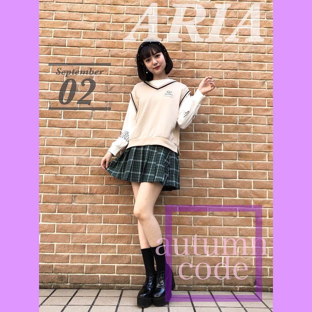 のインスタグラム：「ㅤㅤㅤㅤㅤㅤㅤㅤㅤㅤ﻿ 【ピンクラテTV #秋コーデ 🍁】﻿ ﻿ㅤㅤㅤㅤㅤㅤㅤㅤㅤㅤㅤㅤㅤ #アリア ❤️（ @aria_sugai ）の秋っぽコーデ💁‍♀️✨ ㅤㅤㅤㅤㅤㅤㅤㅤㅤㅤㅤㅤㅤ 秋といえばベージュ！ 特にベージュのベストはなぜか秋！って感じがするんだよね〜🙊💓 ベージュに緑のチェックスカートを合わせる"THE王道秋コーデ"がかわいい😍🌾 ㅤㅤㅤㅤㅤㅤㅤㅤㅤㅤㅤㅤㅤ ー﻿ #秋 #秋っぽコーデ #秋服  ー #PLTV #PINKlatteTV #ピンクラテTV﻿ #ピンクラテWEBモデル #ピンクラテ #ぴてぃーず ﻿ #花田姫佳 #石山えこ #菅井純愛 #松本優菜 #犬飼恋彩﻿ #JCモデル #YouTuber」