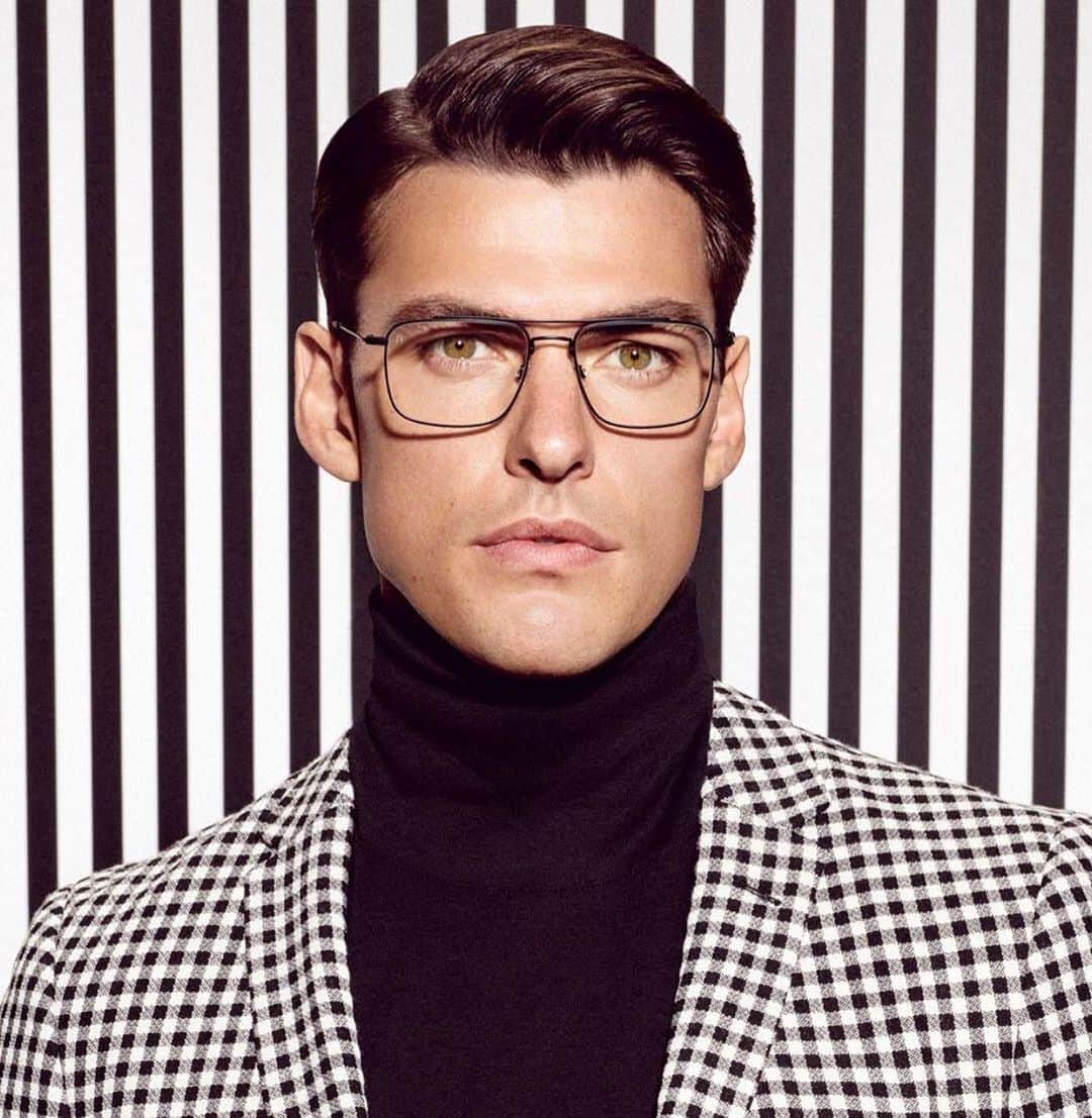 NINA PARKのインスタグラム：「Perspective 🔘 @filipwolfe for @rodenstock_eyewear campaign _______________________________________________ #Production @stefaniehasner II #Styling @amisssid II #Hair @nadinebauer II #MakeUp by Me @ninaparkbeaute for @ballsaal_artist_mgmt」