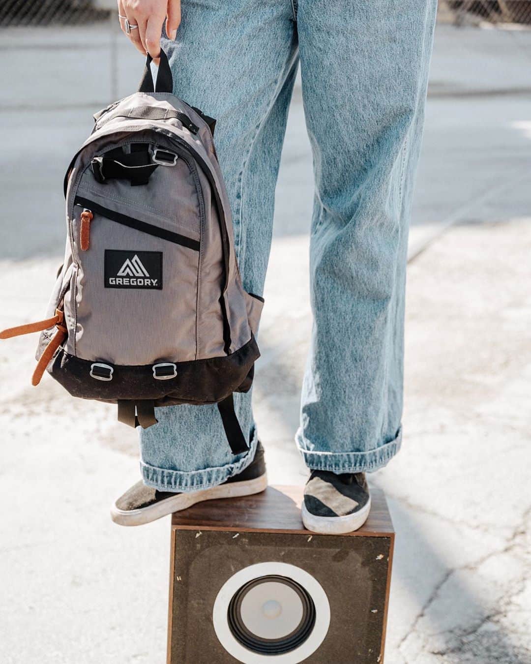 GREGORYのインスタグラム：「NEW COLOR｜CHARCOAL﻿ ﻿ モダンなカラーが印象的な「チャコール」﻿ ﻿ #グレゴリー﻿ #ファインデイ」