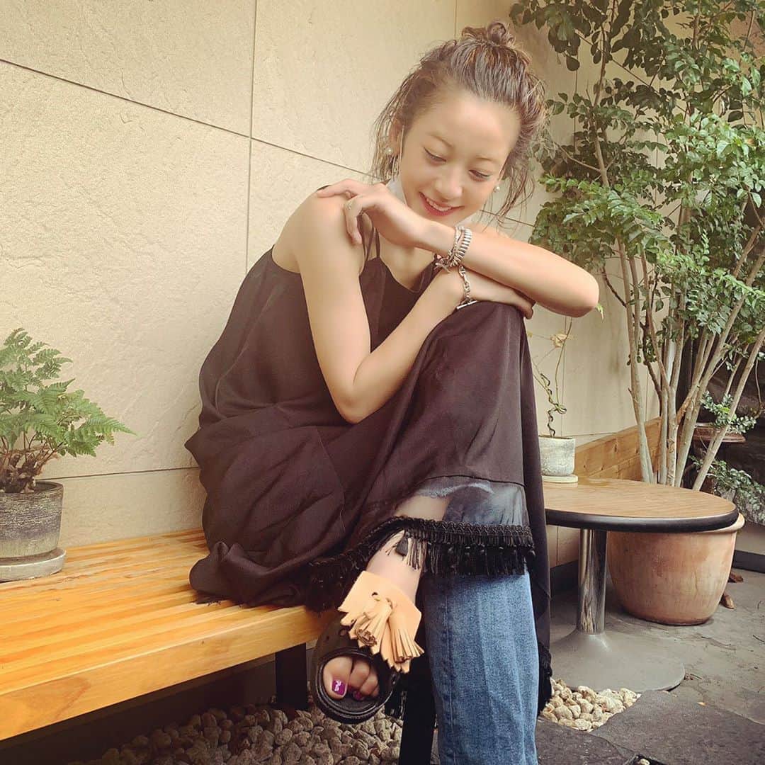 のインスタグラム：「パーポーだお。  #ネイル #秋色はじめました #パーポー  絶妙なパーポー。 フィーリングッドな木田っちのおかげ。  @9ku3mi  @the_agata_tokyo   #渋谷 #散歩 #フットネイル #手はしない派  ありがとふ❤️❤️❤️」