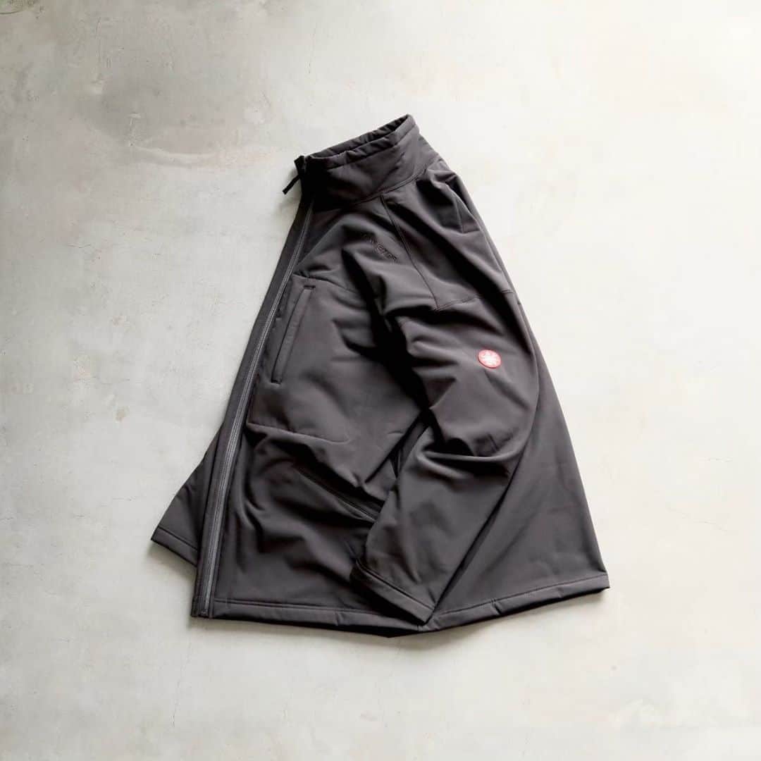 wonder_mountain_irieさんのインスタグラム写真 - (wonder_mountain_irieInstagram)「_  C.E / シーイー " FLEECE BACK JACKET" ¥37,400- _ 〈online store / @digital_mountain〉 https://www.digital-mountain.net/shopdetail/000000010934/ _ 【オンラインストア#DigitalMountain へのご注文】 *24時間受付 *15時までのご注文で即日発送 *1万円以上のお買い物で送料無料 tel：084-973-8204 _ We can send your order overseas. Accepted payment method is by PayPal or credit card only. (AMEX is not accepted)  Ordering procedure details can be found here. >>http://www.digital-mountain.net/html/page56.html _ #CE #CAVEMPT #sk8thing #シーイー #キャブエンプト #スケートシング _ 本店：#WonderMountain  blog>> http://wm.digital-mountain.info/blog/2020615/ _ 〒720-0044  広島県福山市笠岡町4-18  JR 「#福山駅」より徒歩10分 #ワンダーマウンテン #japan #hiroshima #福山 #福山市 #尾道 #倉敷 #鞆の浦 近く _ 系列店：@hacbywondermountain _」9月2日 16時51分 - wonder_mountain_