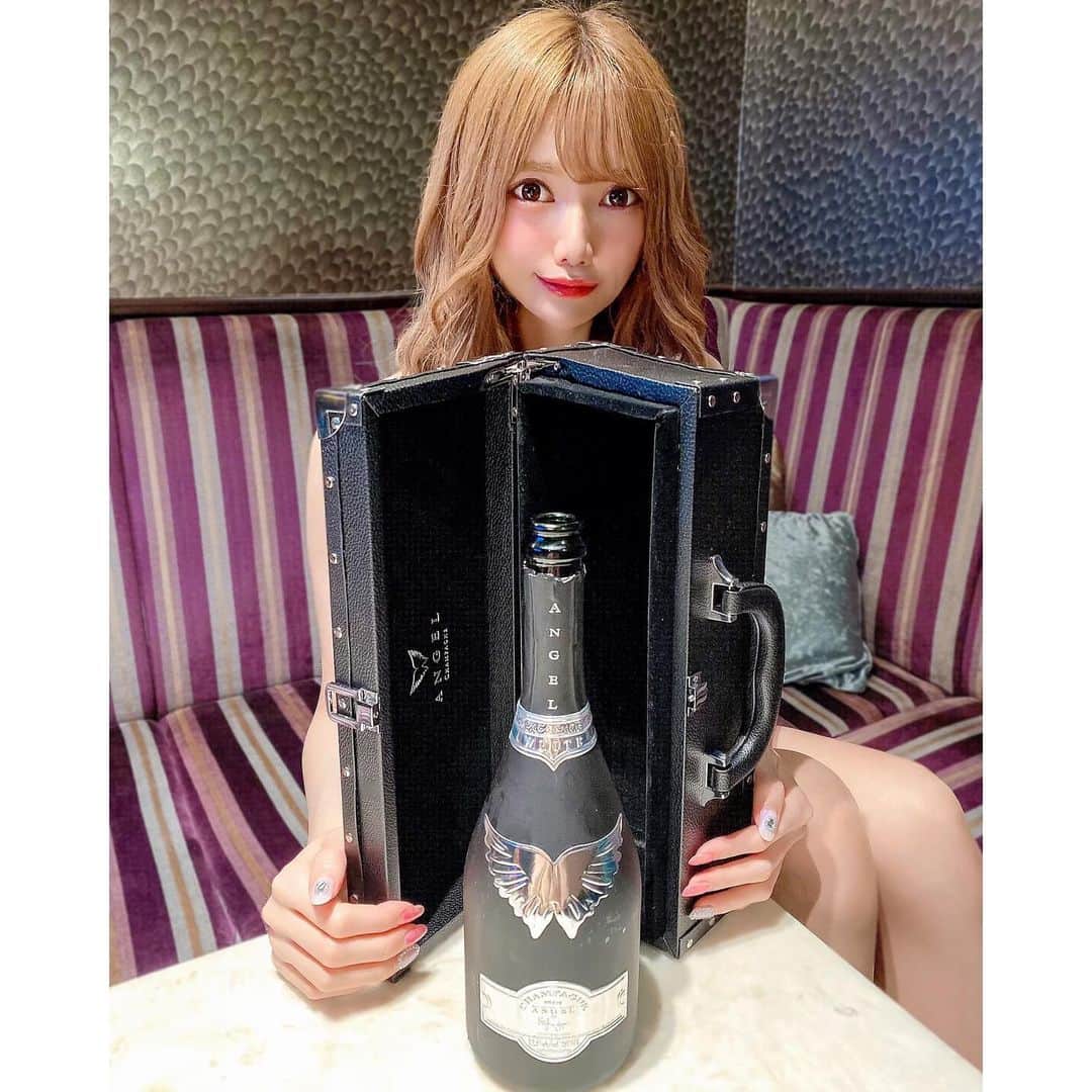 のインスタグラム：「ﾟ+.*ʚ♡ɞ*.+ﾟ﻿ ﻿ ﻿ ﻿ エンジェルちゃん👼💗 ﻿ かわいい💗 ﻿ ﻿ ﻿ ﻿ ﻿ ﻿ #歌舞伎町#ミナミ#六本木#池袋#池袋東口#キャバ嬢#プリンスグループ#プリンスグループ東京#レッドシューズ #池袋redshoes#キャバクラ#キャバ嬢 #エンジェルアールドレス#エンジェルアール#出勤#指名して#シャンパン#エンジェルシャンパン#ヘアメ#巻き髪#可愛い#ギャル#ギャル天使#selfie#色白#むちむちボディ#おっぱいは世界を救う#谷間チラリ #いいねした人で気になった人フォロー#いいね返し ﻿ ﻿ ﻿ ﻿ ﻿ ﻿」