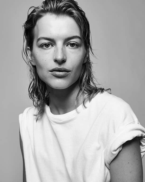 アメリカンビンテージのインスタグラム：「Dreamy t-shirts and tank tops can only be made of white. Our fall/winter 2020/2021 collection arrives in effortless shades of snow, creamy, ivory, powder or off-white. ___ #AmericanVintage #FW20 #womenswear」