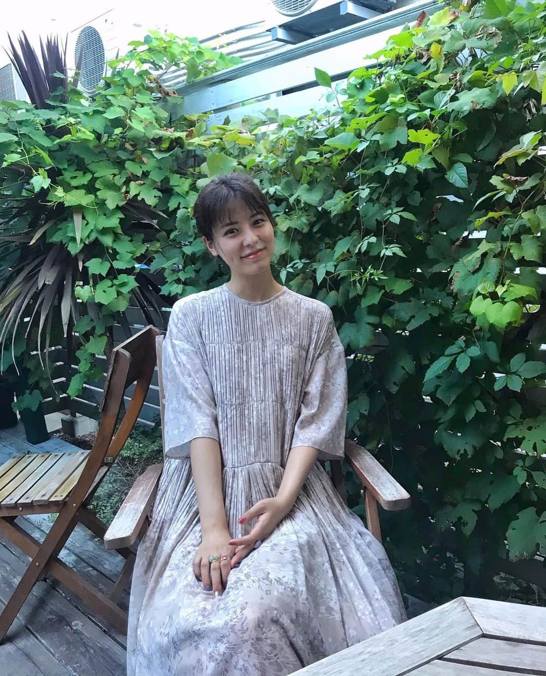 藤井美菜さんのインスタグラム写真 藤井美菜instagram 夏の暑さも少し和らいできたでしょうか 今日の夜ご飯は豚汁にします 여름 더위도 조금 지났나요 오늘 저녁은 통지루 돼지고기랑 야채 스프 로 할게요 ツタの前で写真撮りがち 美菜私服 패션스타그램 옷