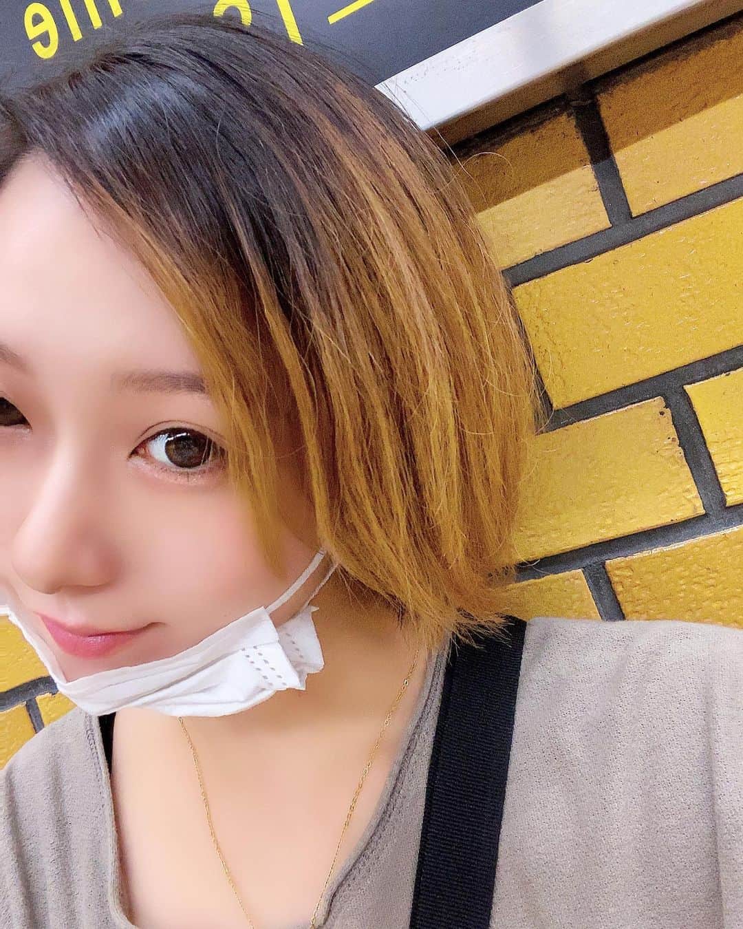 大石ほのかのインスタグラム：「おさらばプリンっ 脱❣️音駒の研磨っ笑笑 . もう数年は美容室行かないだろーなぁ . 産前最後の美容室に行ってきました✨✂️ . ありがとうにゃっち〜 . #美容室#likeforlike#❤#followforfollowback#follow#me#baby#マタニティ#ススキノ#ファッション#pregnant#love#pregnancyphoto #photo#かわいい#dog#犬#海#空#sea #family#followｍe#follow4follow#f4f#pretty#cutedog#撮影#shorthair #hair」