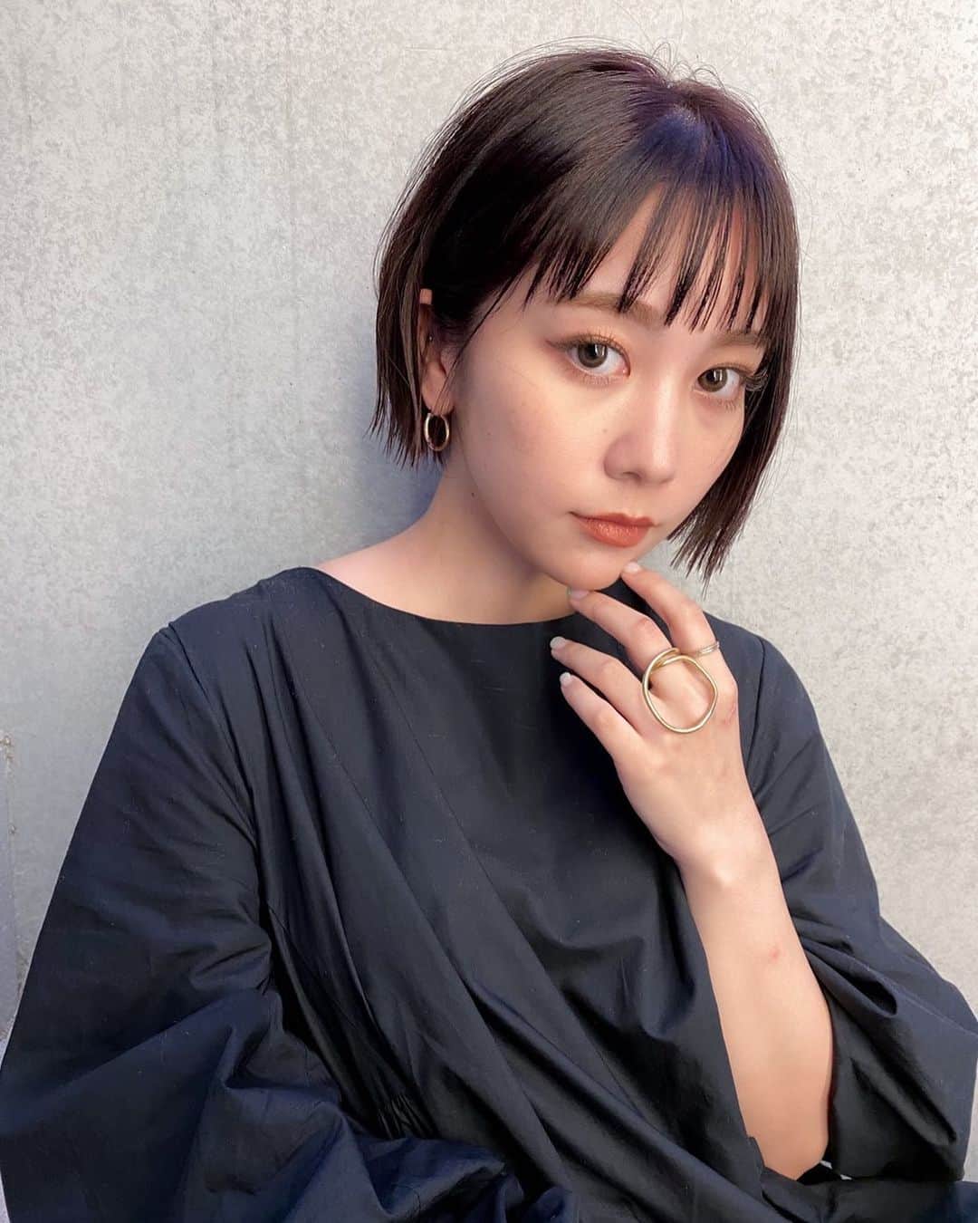 のインスタグラム：「思い立ってばっさり☻ たつやくん、急遽だったのにありがとう @tatsu0801   この後にまた切ったので、それもあとで載せるね」