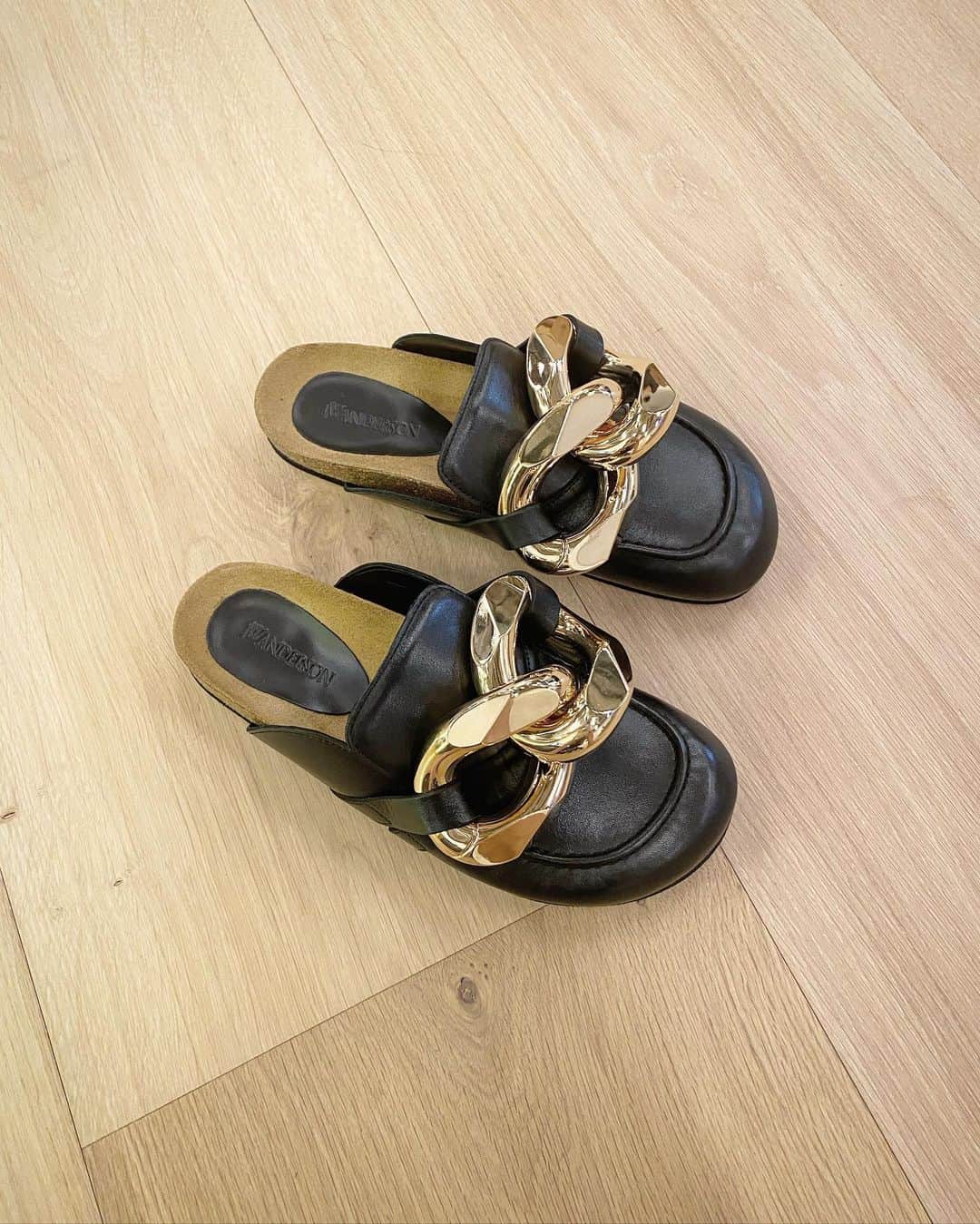 光本勇介のインスタグラム：「チェーン・ローファーのサンダルげっと。 #jwanderson」