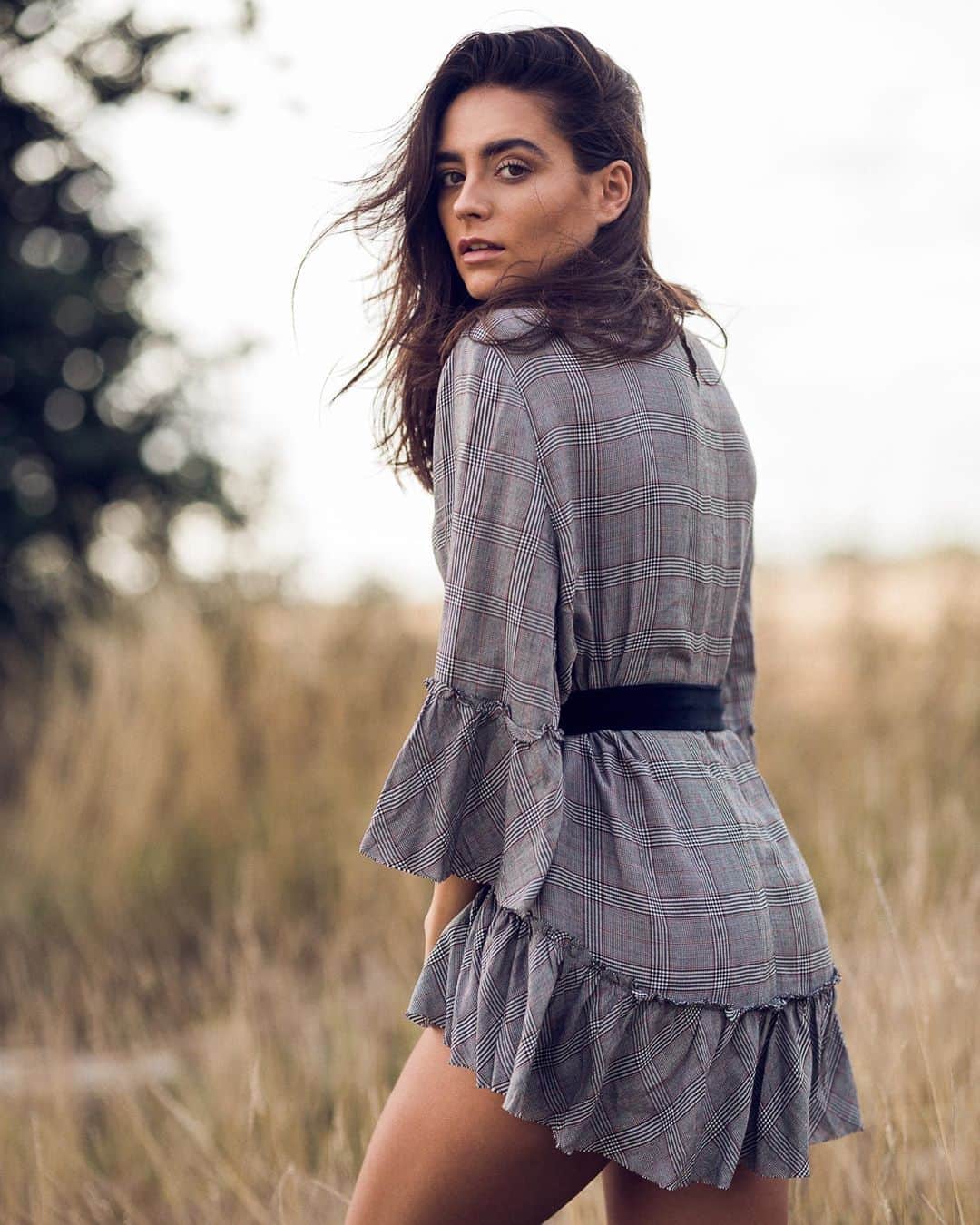 ユアアイズライのインスタグラム：「LEAH 💥  For bookings please contact jaya@7evenmodelmanagement.com」