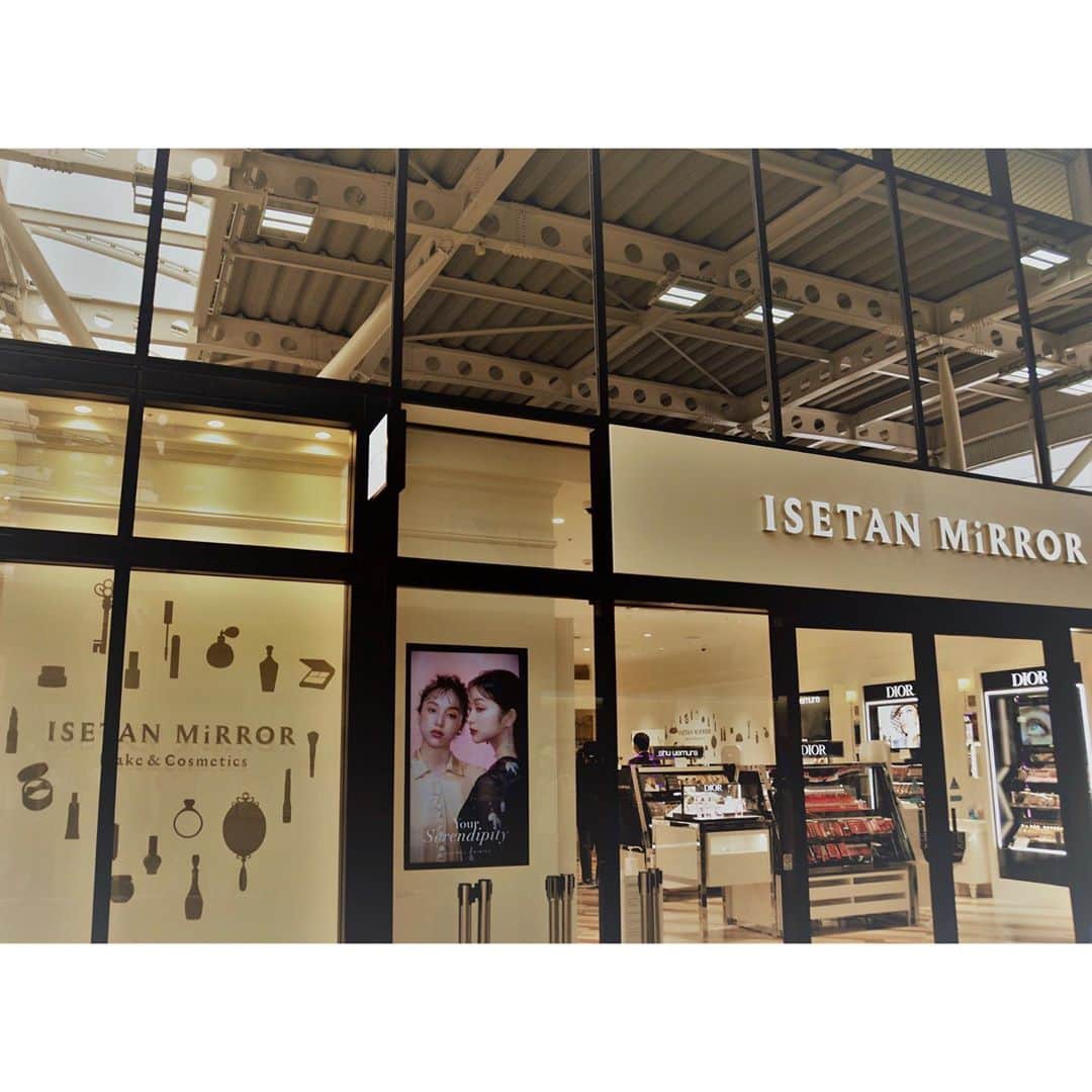ISETAN MiRRORさんのインスタグラム写真 - (ISETAN MiRRORInstagram)「.﻿ 【ISETAN MiRROR Grand Emio TOKOROZAWA】﻿ 9月2日(水)本日OPENいたしました！﻿ ﻿ ﻿ 所沢駅直結、周辺エリアで最大規模の商業施設となるグランエミオ所沢が第2期の開業を迎え、イセタン ミラー18店舗目となるグランエミオ所沢店もオープン。﻿ ﻿ ﻿ 所沢駅既存改札である中央改札の目の前にて皆さまをお迎えいたします。﻿ ﻿ ﻿ 店頭ではオープン記念キットやお買いあげプレゼント、イセタン ミラー初登場のブランドもご用意。﻿ 今回初めて展開するギフトコーナーもぜひご覧ください。  ﻿ また、グランエミオ所沢店の店舗情報は本日よりホームページでもご覧いただけます。﻿ @isetanmirror  ﻿ ﻿ 皆さまのご来店をお待ちしております。 ﻿ ﻿ ﻿ #イセタンミラー #イセタンミラーグランエミオ所沢店﻿ #オープン #news #グランエミオ所沢 ﻿ #所沢 #西武線 #トコぶら ﻿ #コスメ #コスメティックス #cosme #cosmetics﻿ #beauty #美容 #make #makeup #メイク #メイクアップ」9月2日 17時05分 - isetanmirror