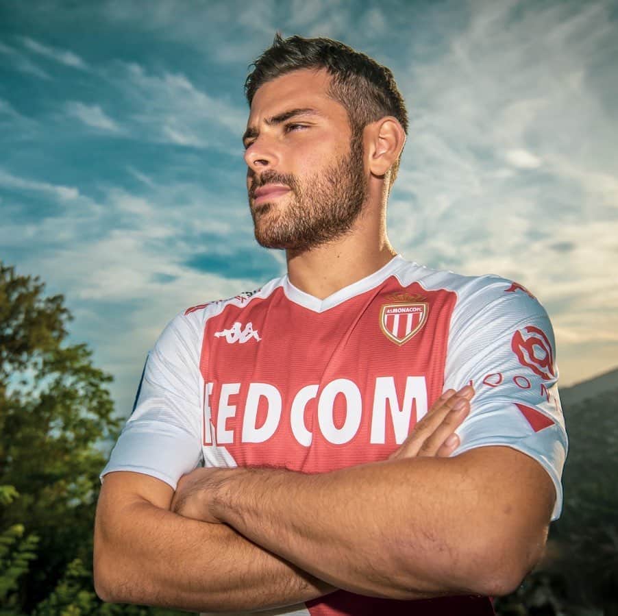 ASモナコさんのインスタグラム写真 - (ASモナコInstagram)「Welcome to Monaco 🇲🇨 @kevin_volland 👊🏼 🔴⚪✅」9月2日 17時15分 - asmonaco