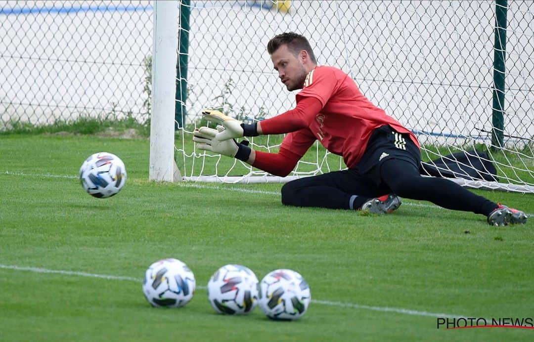 シモン・ミニョレさんのインスタグラム写真 - (シモン・ミニョレInstagram)「Finally back with @belgianreddevils 💪🏻🇧🇪 #Nationsleague #COMEONBELGIUM」9月2日 17時44分 - 22mignolet22