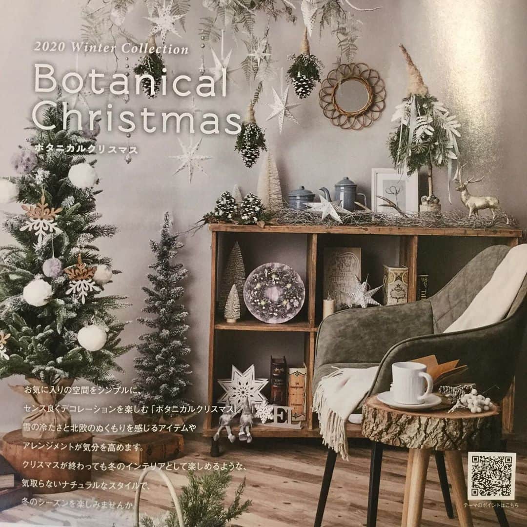 横浜ディスプレイミュージアムのインスタグラム：「クリスマス売場オープンいたしました⛄️アーティフィシャルコーナー入って正面のコーナー 今回のご紹介のテーマは…  「Botanical Christmas(ボタニカルクリスマス）」 ・・・・・・・・・・・・ お気に入りの空間をシンプルに、センス良くデコレーションを楽しむ「ボタニカルクリスマス」。  雪の冷たさと北欧のぬくもりを感じるアイテムやアレンジメントが気分を高めます。 クリスマスが終わっても冬のインテリアとして楽しめるような、 気取らないナチュラルなスタイルで、冬のシーズンを楽しみませんか。 ↓詳細はこちら http://www.displaymuseum.co.jp/news/1...  ●デコレーションのアイデアが沢山！ENJOY DECO LIFE http://www.displaymuseum.co.jp/compan...  ●ディスプレイの総合企業　株式会社ポピーの情報はこちら http://www.displaymuseum.co.jp/company/  ●ディスプレイのことなら専門店・横浜ディスプレイミュージアムへ http://www.displaymuseum.co.jp/」