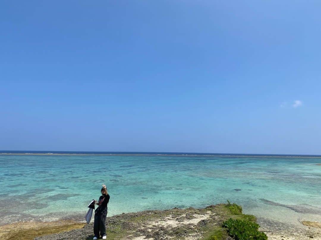 村田寛奈のインスタグラム：「🏝 海パート2 #海 #写真 #いい写真 #9nineのタオル持ってるw」