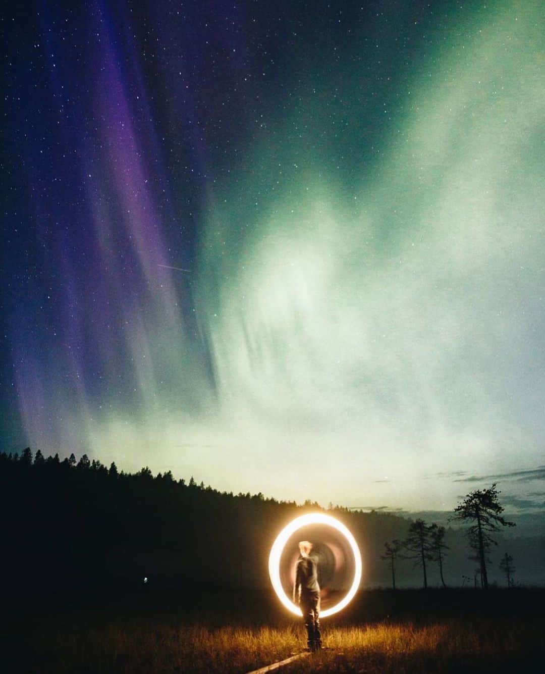 のインスタグラム：「強烈なオーロラが現れた夜。 ． @filippo_dias さんの写真。Kiitos！」