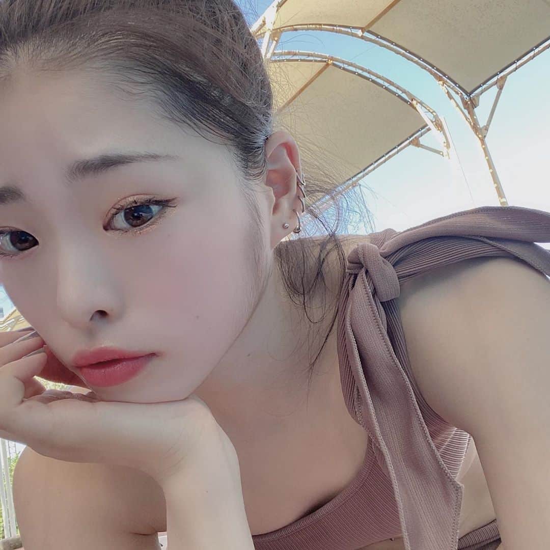 川本莉菜さんのインスタグラム写真 - (川本莉菜Instagram)「24歳なりました🙂 今年は仕事バリバリの綺麗でかっこいい女性になるのが目標✌🏻 . . . . . #me #ad #selfie #happybirthdaytome」9月2日 18時04分 - kawamoto.rina