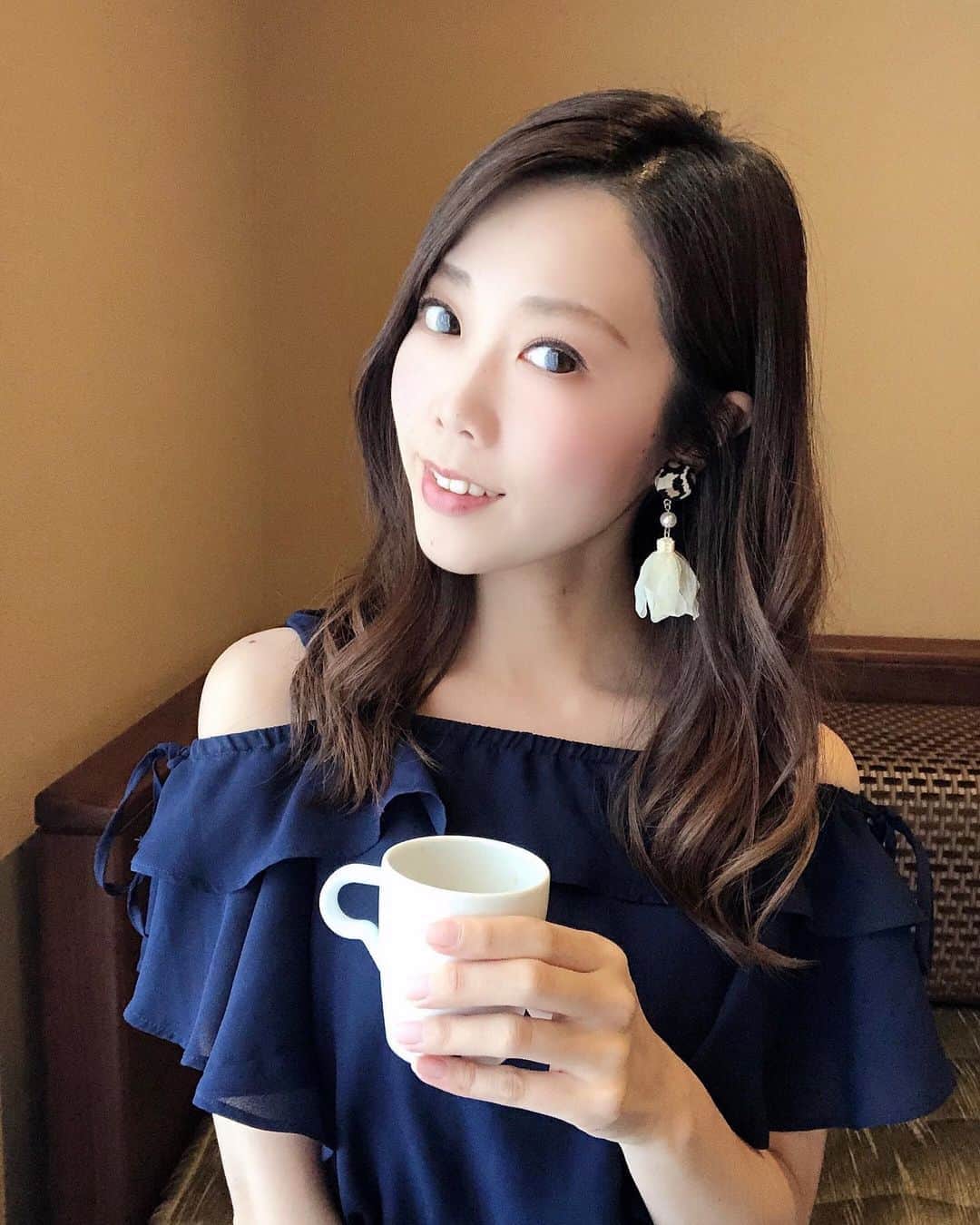 のインスタグラム：「☔️☔️☔️﻿ ﻿ 雨降ったり晴れたり﻿ 天気もころころ忙しいなぁ🌈﻿ ﻿ 雷がすごいと﻿ ナレーションの仕事も中断になるので﻿ ﻿ そんなときはまったりコーヒータイム☕️﻿ ﻿ ﻿ 焦らず慌てず﻿ マイペースにがんばりましょ🌱﻿ ﻿ ﻿ ﻿ #coffee #コーヒー﻿ #コーヒータイム　#おうちカフェ﻿ #カフェ　#cafe #osaka #大阪」