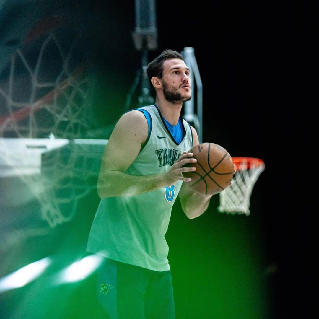 ダニーロ・ガリナリさんのインスタグラム写真 - (ダニーロ・ガリナリInstagram)「👌⚡ Head in the game, body at the gym. Road to Game-7! #ThunderUp #NBAPlayoffs」9月2日 18時23分 - danilogallogallinari