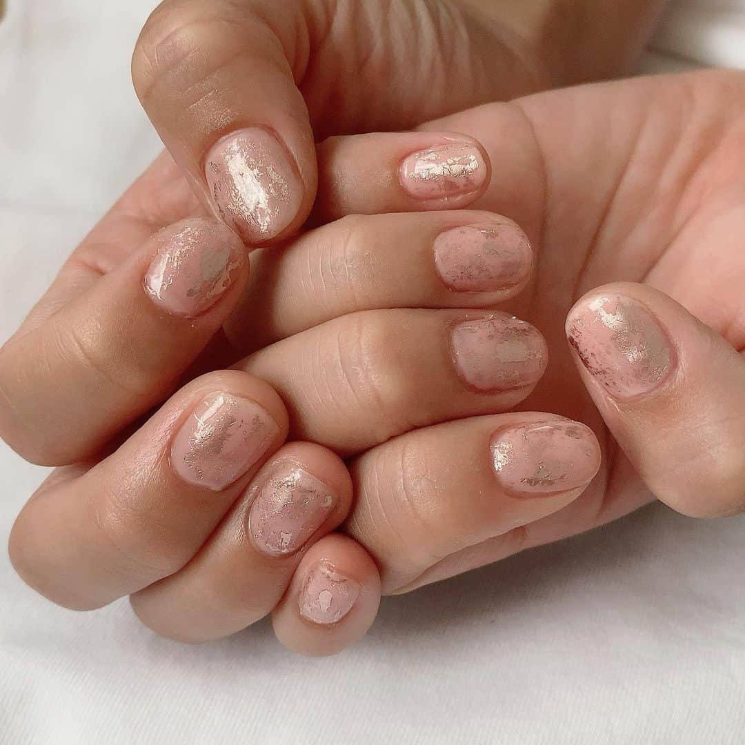 福長優のインスタグラム：「🌈🌈🌈  #nail #ネイル #セルフジェルネイル  #お姉ちゃんに塗り塗り」