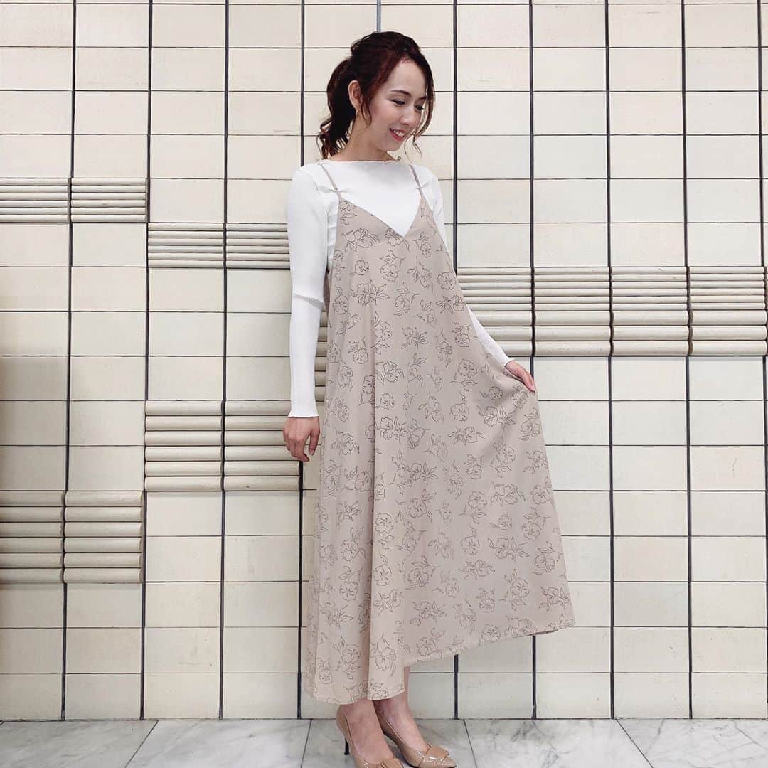 若林翔子のインスタグラム：「. . ブレイク〜♡ 少し秋らしくなってきました😊  #ちょっとブレイクタイム　#ミヤギテレビ #衣装　#ワンピース　#秋 #宮城　#仙台　#タレント　#モデル　#MC #若林翔子」