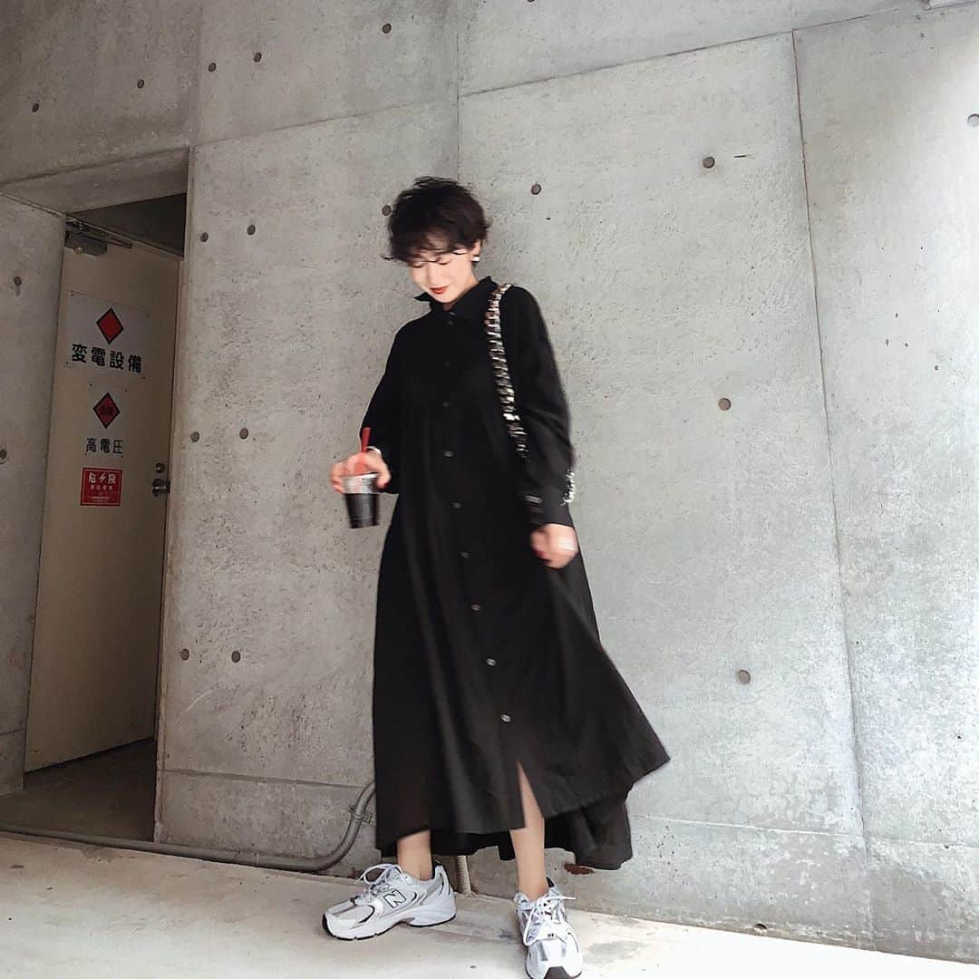 nami_kanemotoさんのインスタグラム写真 - (nami_kanemotoInstagram)「エアリーティアードシャツドレス 157cm / free  明日発売のワンピース。 襟付きで上まで締めたり 開けても印象が変わって◎  #searoomlynn #_searoomlynn_ #モードカジュアル #マニッシュスタイル #ショートヘア #秋ファッション」9月2日 18時33分 - _namikanemoto_