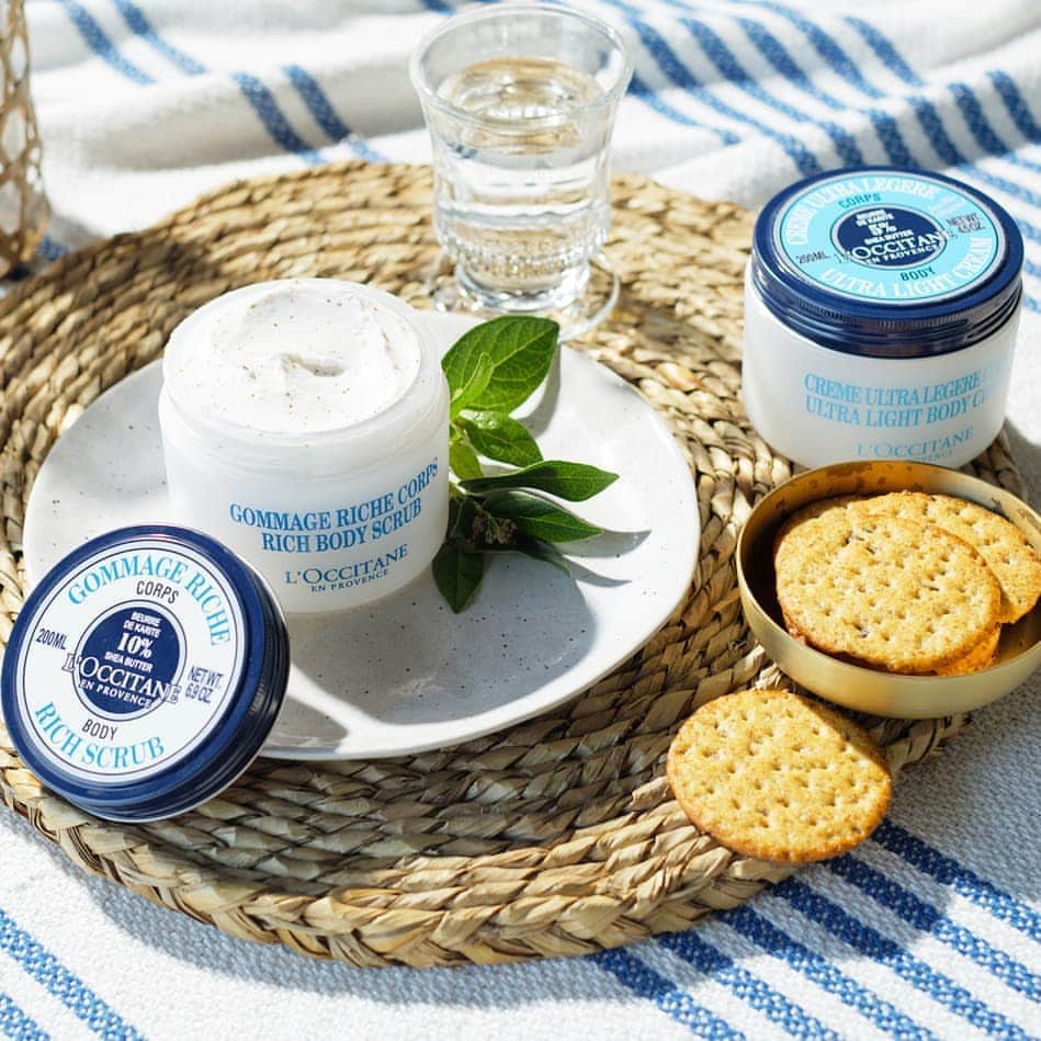 L'OCCITANE en Provenceさんのインスタグラム写真 - (L'OCCITANE en ProvenceInstagram)「【スクラブでつるつる肌に🌿】夏肌の気になるゴワつきを「シア リッチボディスクラブ」で取り去って✨なめらかな美肌を手に入れよう！﻿ ﻿ 夏の日差しからくる肌ダメージや﻿ 皮脂詰まりによってゴワつきがちな肌😢﻿ ﻿ 残暑はまだまだ続きますが、﻿ 秋がくる前に、スクラブのお手入れで﻿ つるつる肌を取り戻そう✨﻿ ﻿ ＼アイテムの特徴📝／﻿ ﻿ 「シア リッチボディスクラブ」は﻿ くるみのスクラブで肌をつるつるに。﻿ ﻿ ✔︎ごわつき﻿ ✔︎ざらつき﻿ ﻿ 夏の肌悩みにしっかりアプローチ！﻿ うるおいを残したまま、﻿ 仕上がりなめらかな肌へと導きます🌿﻿ ﻿ ﻿ ＼使い方🛁／﻿ ﻿ ボディソープで肌を清潔にしてから﻿ スクラブを使いましょう！﻿ ﻿ 濡れたお肌に適量をやさしく﻿ 円を描くように使用し、洗い流して✨﻿ ﻿ クルクルと大きく円を描くように﻿ 手を動かすことでマッサージケアにも◎﻿ 週2～3回の使用がおすすめです😉﻿ ﻿ ﻿ ＼こんなお悩みにもおすすめ💡／﻿ ﻿ ①在宅勤務で座る時間が増えた﻿ →ヒップのごわつきや黒ずみに！﻿ ﻿ ②首元が広くあいた服を選びがち﻿ →角質が溜まりやすいデコルテケアに✨﻿ ﻿ ③運動不足で体がむくむ﻿ →むくみの気になる部分をマッサージ！﻿ ﻿ ﻿ 「シア リッチボディスクラブ」を﻿ 使ってみたいと思った方は﻿ 「🛁」の絵文字で教えてね💕﻿ ﻿ ﻿ 【👆】商品タップで詳細をチェック！﻿ ﻿ #ロクシタン #loccitane #ボディスクラブ #スクラブ #スキンケア #保湿 #夏コスメ #コスメマニア #コスメ大好き #コスメ好き #夏コスメ2020 #保湿ケア #乾燥対策 #乾燥肌対策 #ボディケア #コスメレビュー #美容大好き #美肌になりたい #コスメ紹介 #美肌ケア #角質ケア #肌ケア #肌質改善 #肌荒れ改善 #スキンケア用品 #美容マニア #スキンケアマニア #スキンケア紹介 #モテコスメ #美容垢」9月2日 18時34分 - loccitane_jp