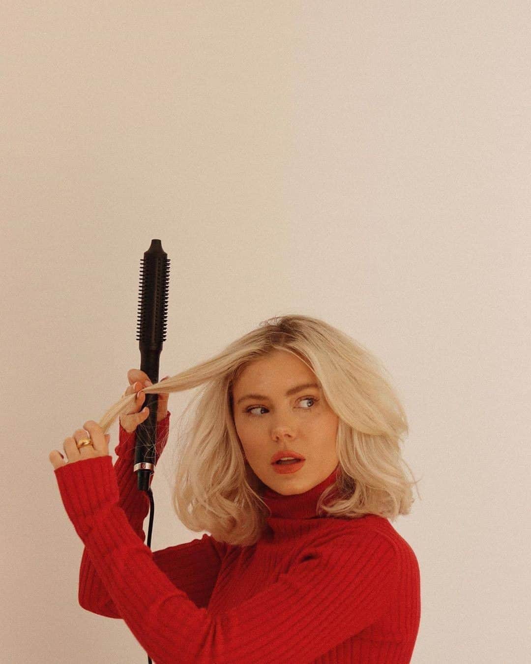 ghd hairさんのインスタグラム写真 - (ghd hairInstagram)「Want BIG volume and body for your bob? Then the ghd rise is gonna be your BFF 👌​  @laurajadestone​  #ghdrise #ghdhair #volumisinghotbrush #hotbrush #volume #stylingabob #hairgoals #hairinspiration」9月2日 18時35分 - ghdhair