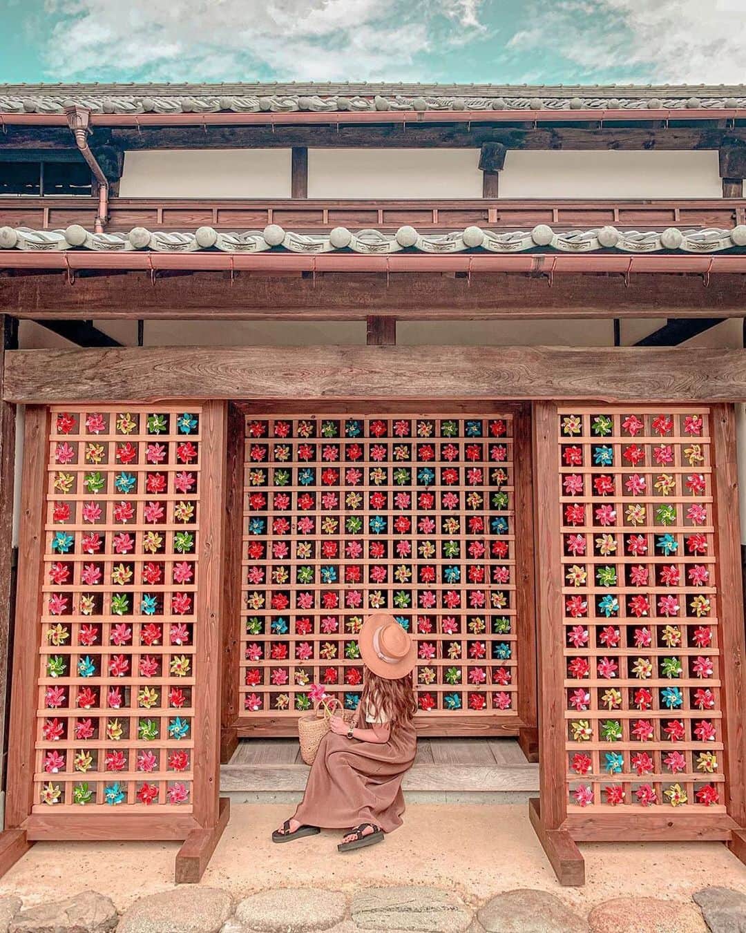 タビジョのインスタグラム：「タビジョのみなさんこんにちは🤗 次の旅行先は決まりましたか？？ @tabi_jyoではいつか行きたい国内・海外スポットをご紹介💁🏻‍♀️💕 目標を決めて、前向きに前進していこう🥰 ＊＊＊＊＊＊ 📸@kanayan0303  🚩福井県「武家屋敷 旧田村家」 ＊＊＊＊＊＊ 🔻こんなお写真募集中🔻 ・私の地元にこんな素敵なスポットがあるよ📷 落ち着いたら是非遊びに来て欲しい🥺💕 ・以前訪れた私のおすすめスポット、タビジョのみんなにシェアしたい😊 など #タビジョ #tabijyomap_japan をタグ付けして投稿してね😉」