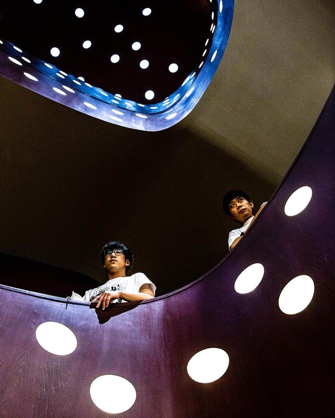 TOWAのインスタグラム：「📷by me #Comedy #Backstage  第五回キュウ単独公演『#ヒーローは遅れて飛んでくる』#キュウ #舞台写真 #漫才 #リハーサル」