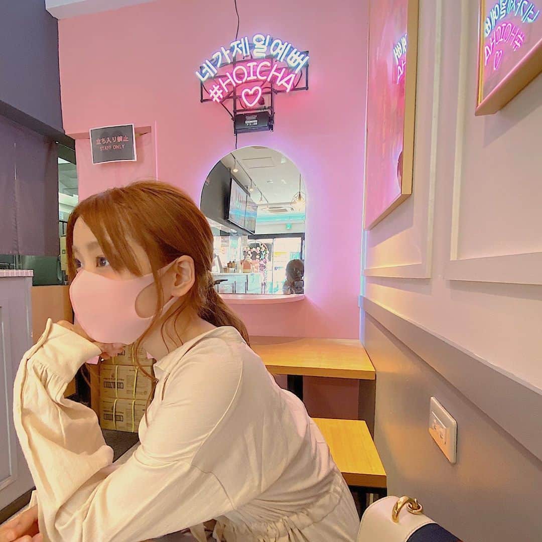 のインスタグラム：「やること山ほど大充実の日々を 過ごしています🙈 いいことですね🌝🧡  そしていつも このわたしと遊んでくれる りのちゃが会社を つくりました🌙 エンターテイメントを 止めない志に感動🎤 おめでとう☺️🌼  (わたしのことは ぶりっこっていうし ずっと真似してくるけど それが愛なんで好きです)」