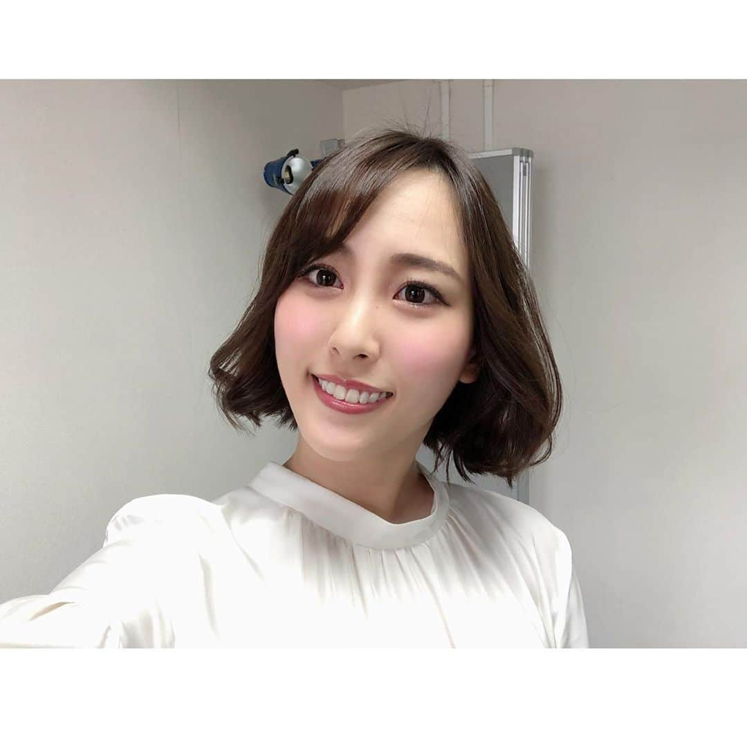 森田真理華さんのインスタグラム写真 - (森田真理華Instagram)「おでこ解禁しました🤭（笑） . 本当におでこ広すぎるから 仕事で出したことないんだけど 少し大人っぽいのに憧れてしまいました🥺 どうでしょう。最初で最後になるかな？？（笑） . 今週はついに夏競馬最後でな重賞が3つも！！ 悔いなく楽しみましょうね💕 . . . . #タートピッ#競馬#馬 #新潟記念#札幌2歳ステークス  #小倉2歳ステークス #重賞 #おでこ#広い#NiziU#みすぎて #こうなりました #タンバルモリ#ボブ」9月2日 18時56分 - marika__morita