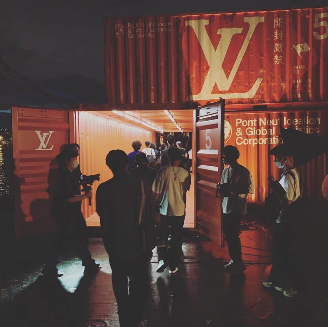 西田善太さんのインスタグラム写真 - (西田善太Instagram)「ルイヴィトンメンズのイベント。ディスタンス保ちながらのショーが始まるよ。 #louisvuitton」9月2日 18時56分 - zentanishida